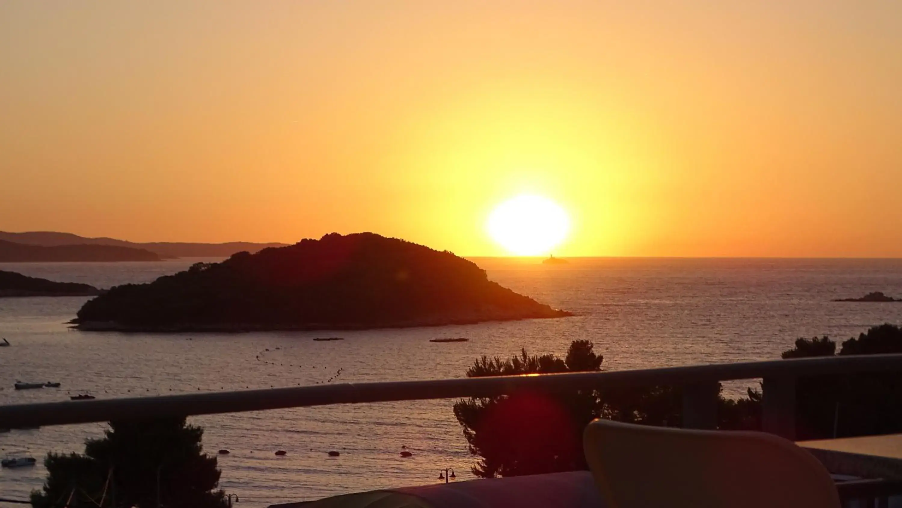 Deluxe Room in Hotel Ardiani Deluxe Room in Hotel Ardiani