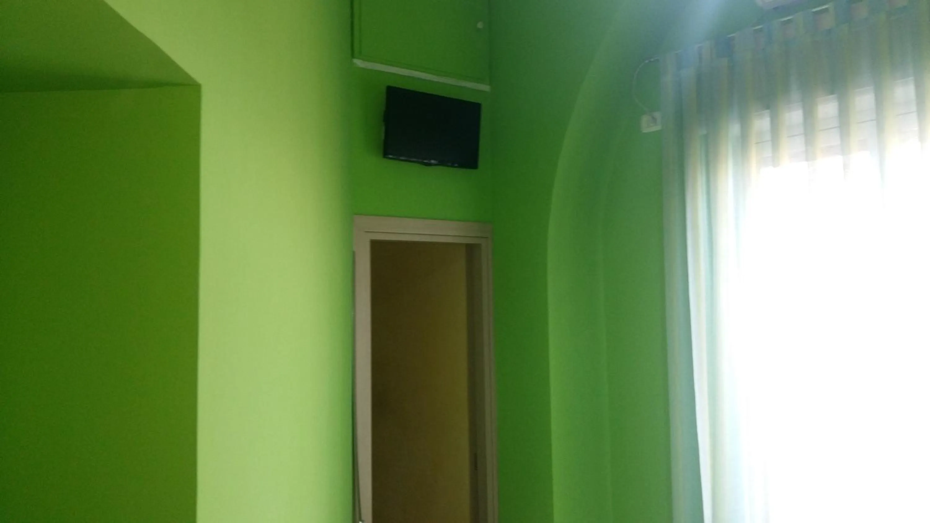 TV and multimedia in Thousand Colors