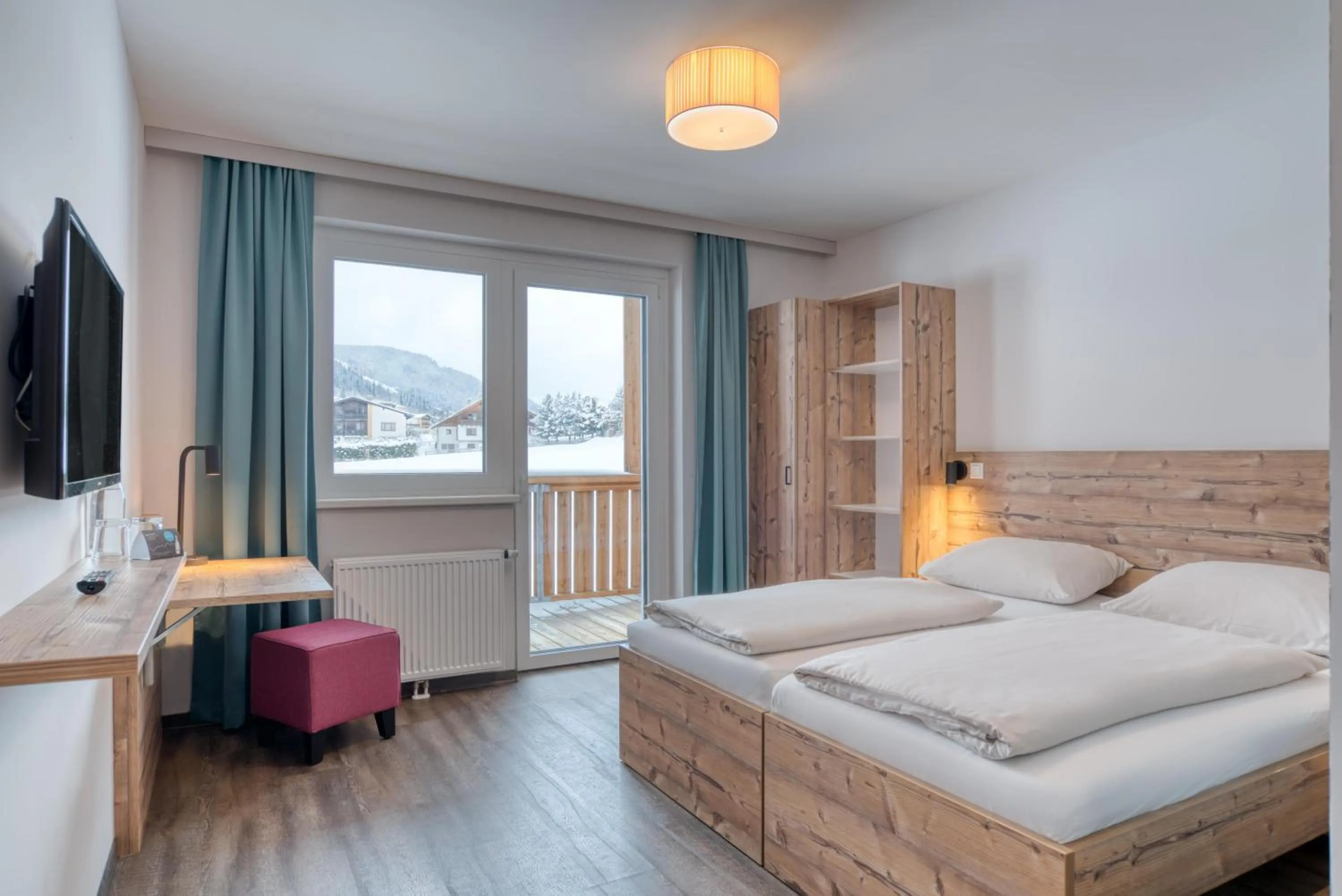 TV and multimedia, Bed in COOEE alpin Hotel Bad Kleinkirchheim