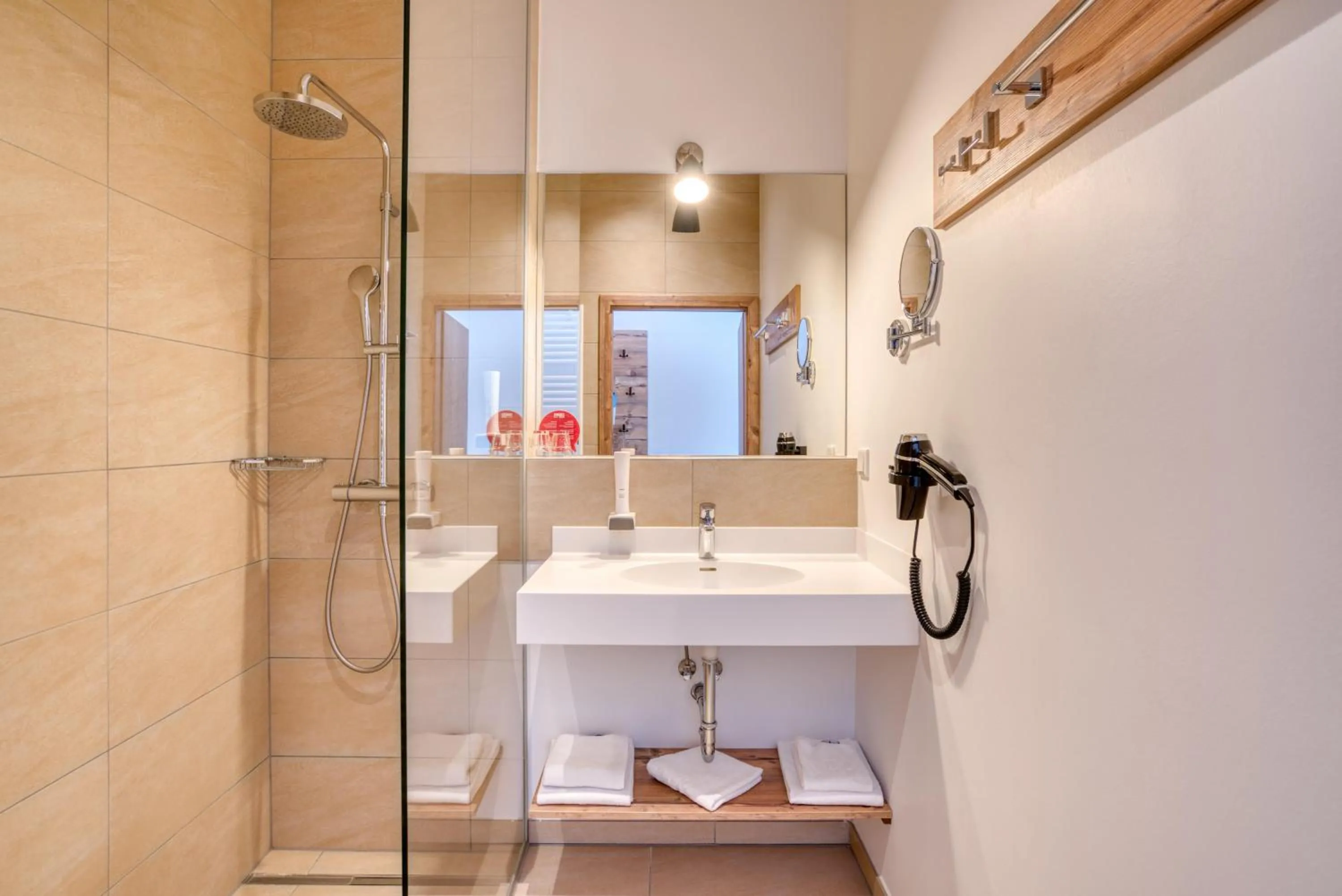 Shower in COOEE alpin Hotel Bad Kleinkirchheim