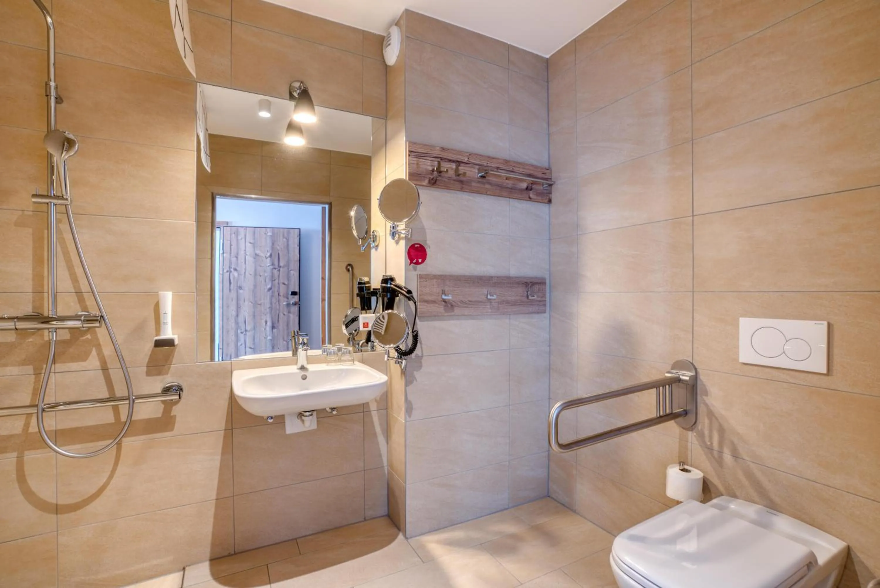 Shower in COOEE alpin Hotel Bad Kleinkirchheim