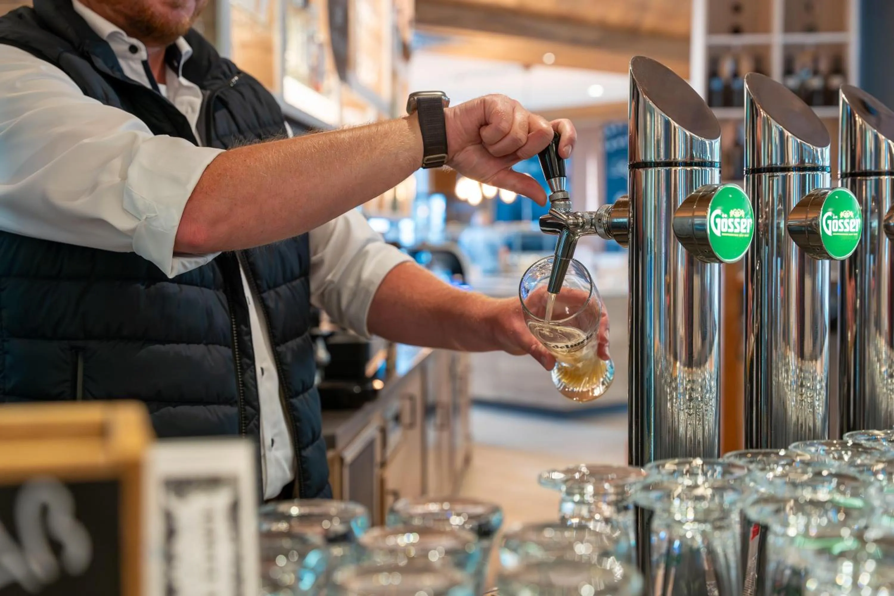 Lounge or bar in COOEE alpin Hotel Bad Kleinkirchheim