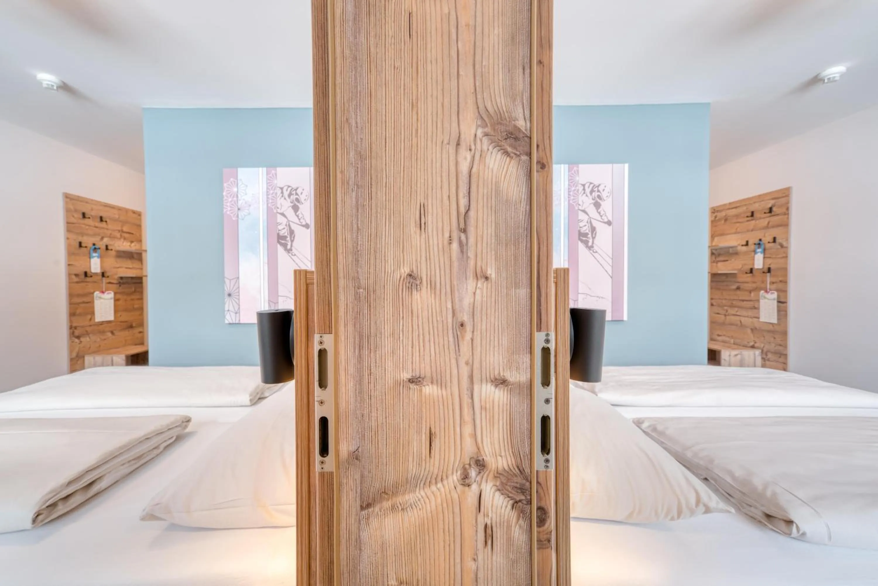 Bathroom, Bed in COOEE alpin Hotel Bad Kleinkirchheim