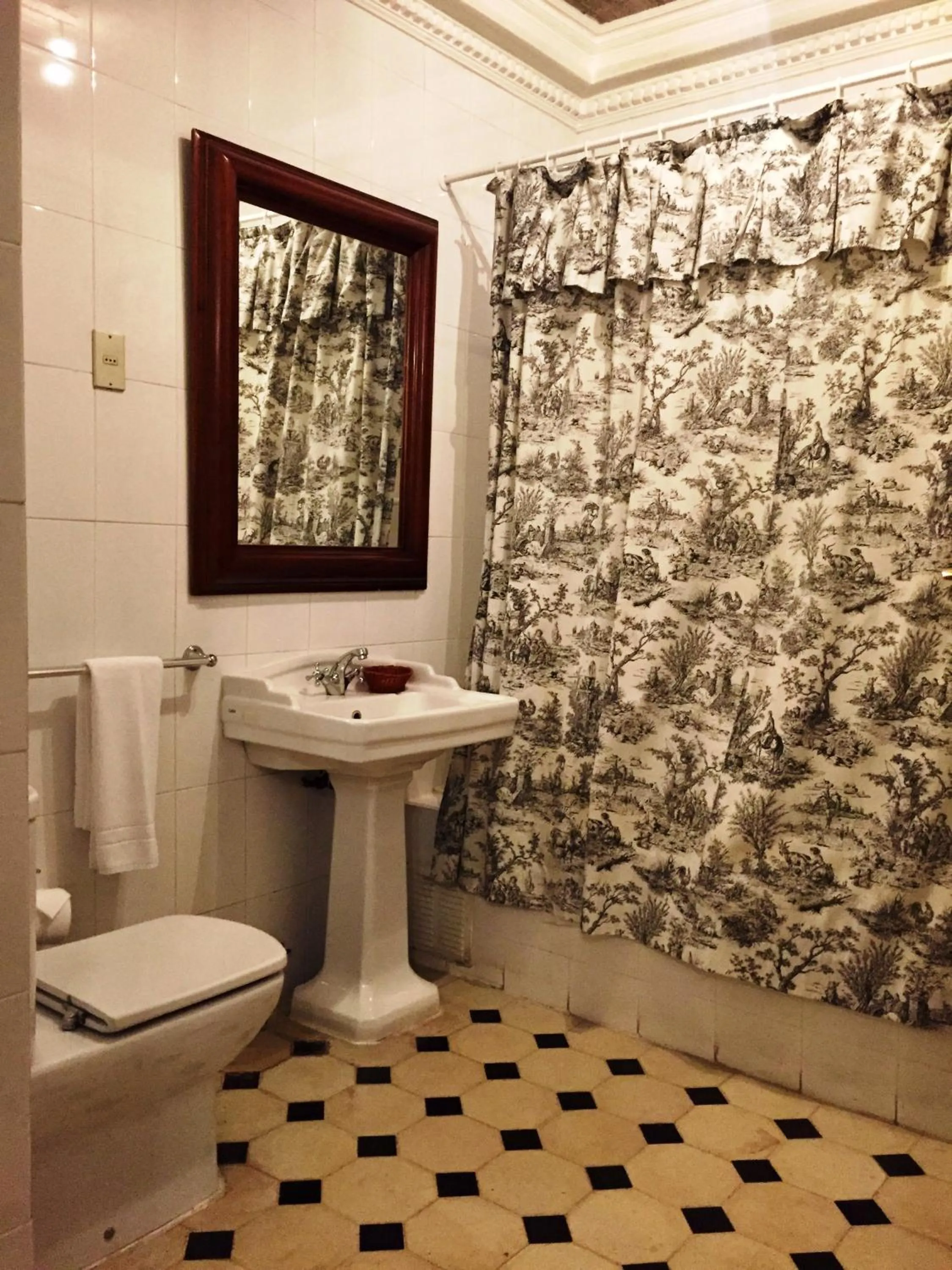 Shower in Hotel Casa Silva