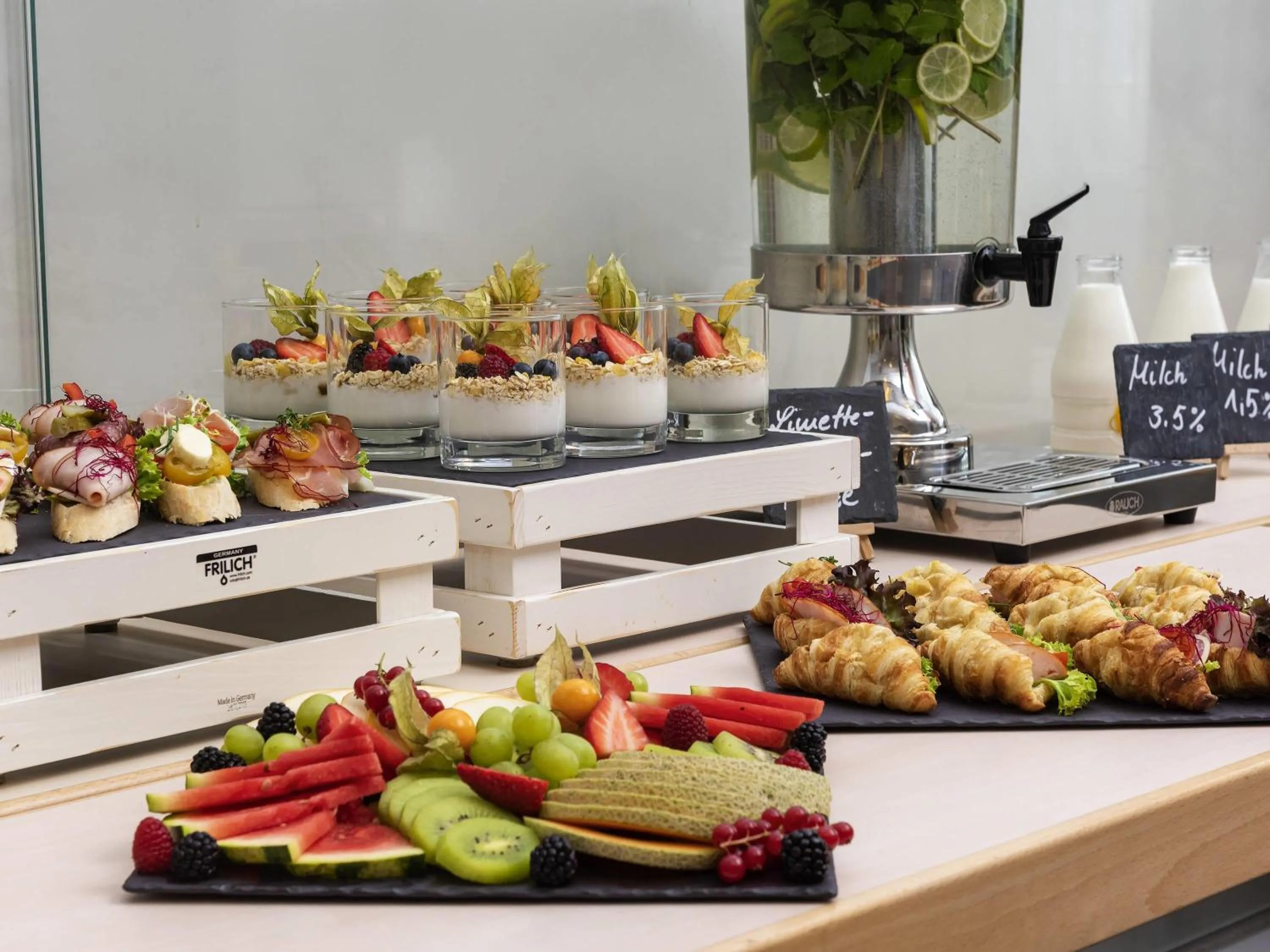 Meeting/conference room in ibis Styles Berlin Treptow