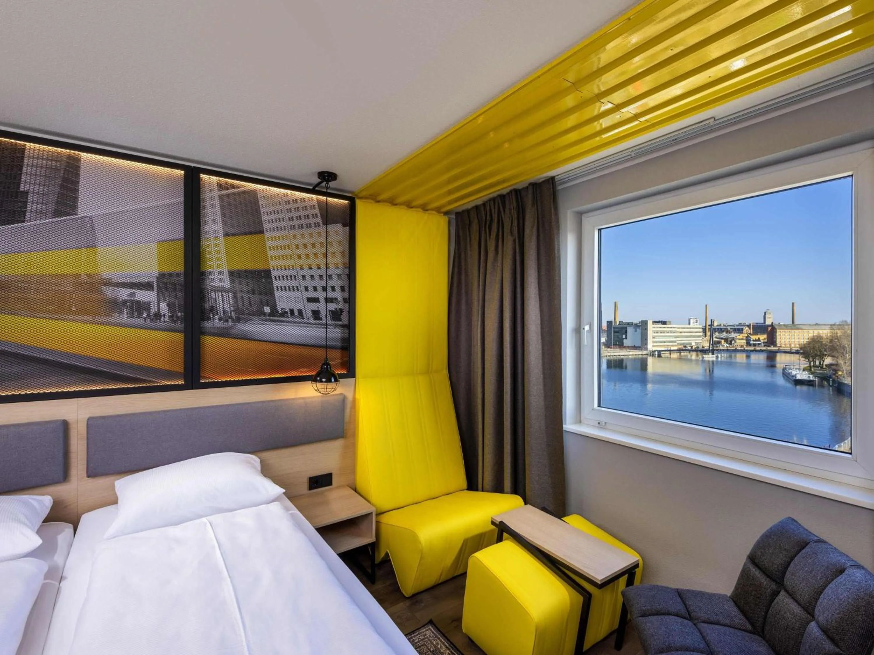 Bedroom, Bed in ibis Styles Berlin Treptow