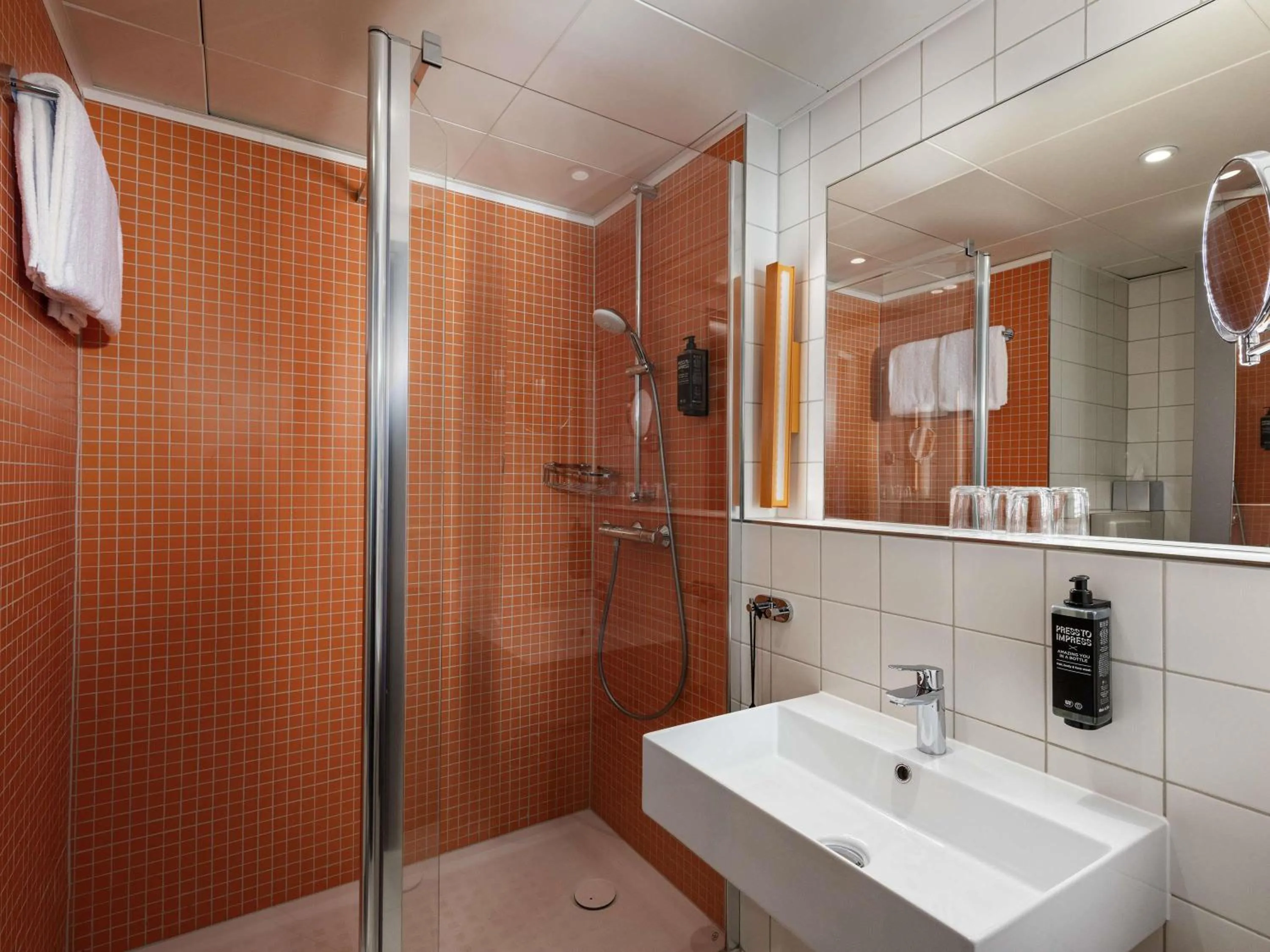 Bedroom in ibis Styles Berlin Treptow