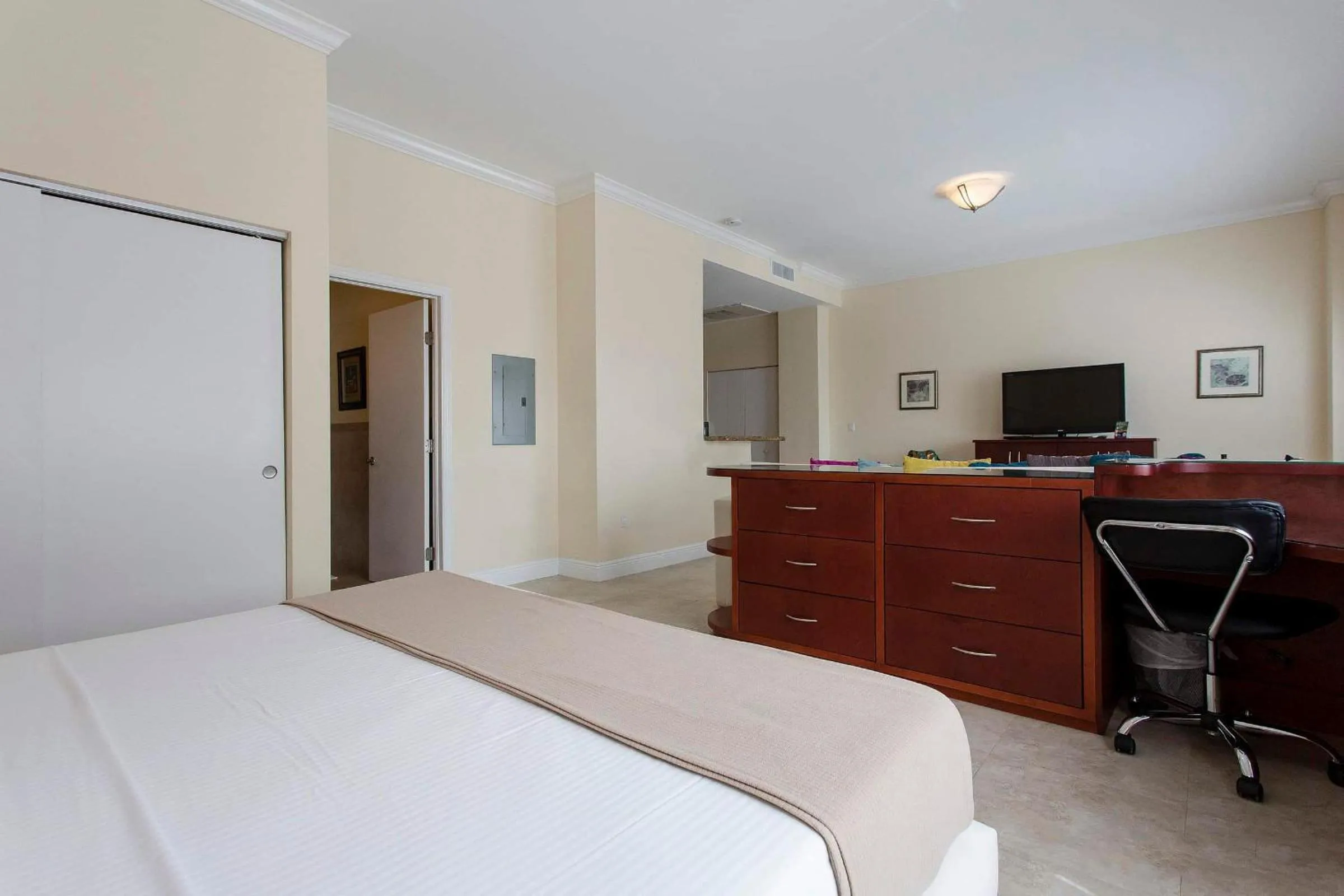 Bed in Westover Arms Hotel