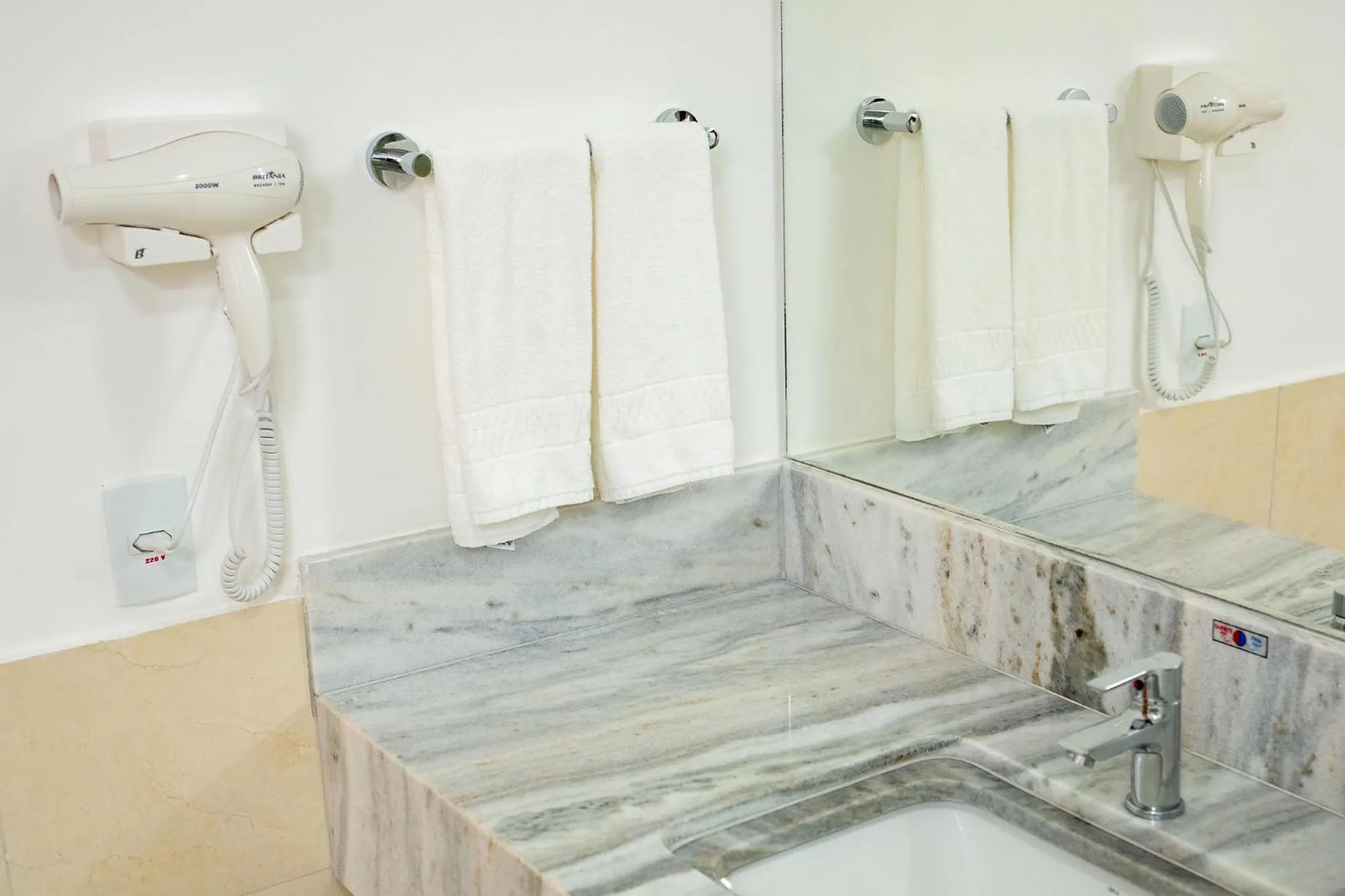 Bathroom in Go Inn Goiana by Atlantica Hotels