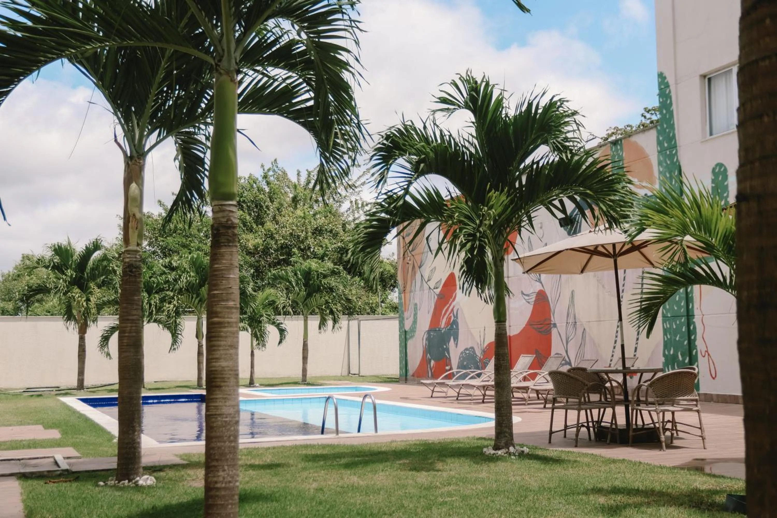 Swimming pool in Go Inn Goiana by Atlantica Hotels