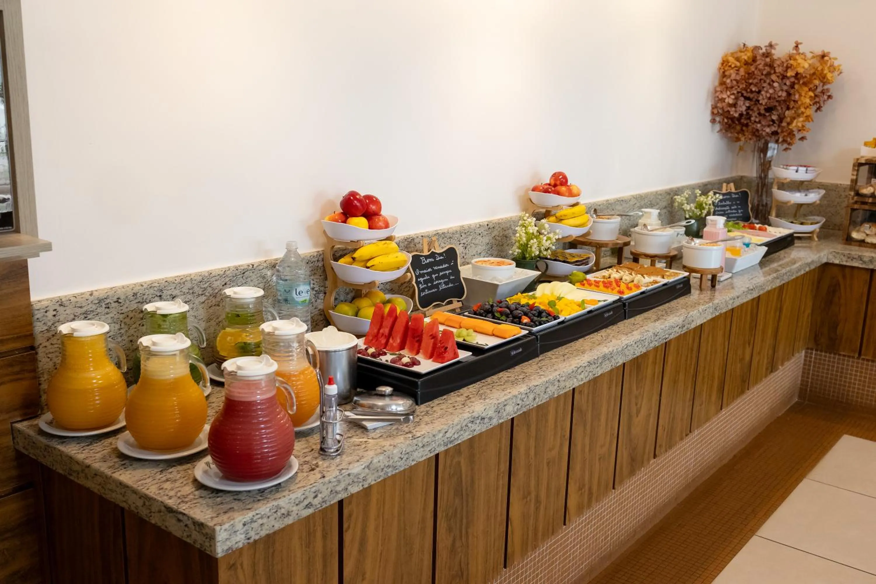 Breakfast in Ville Hotel Gramadão