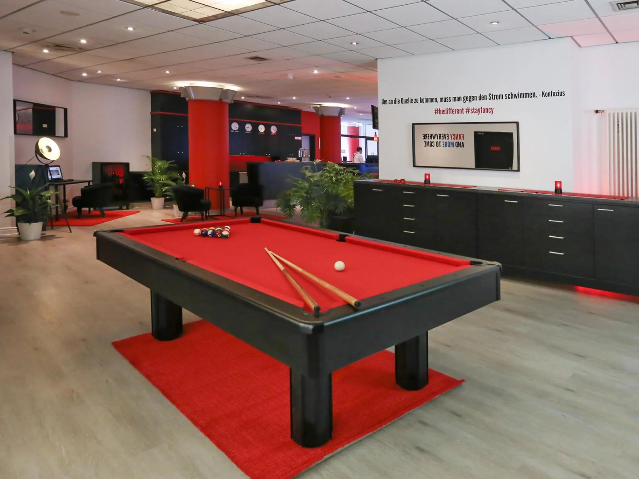 Billiard in DORMERO Hotel Dessau-Roßlau
