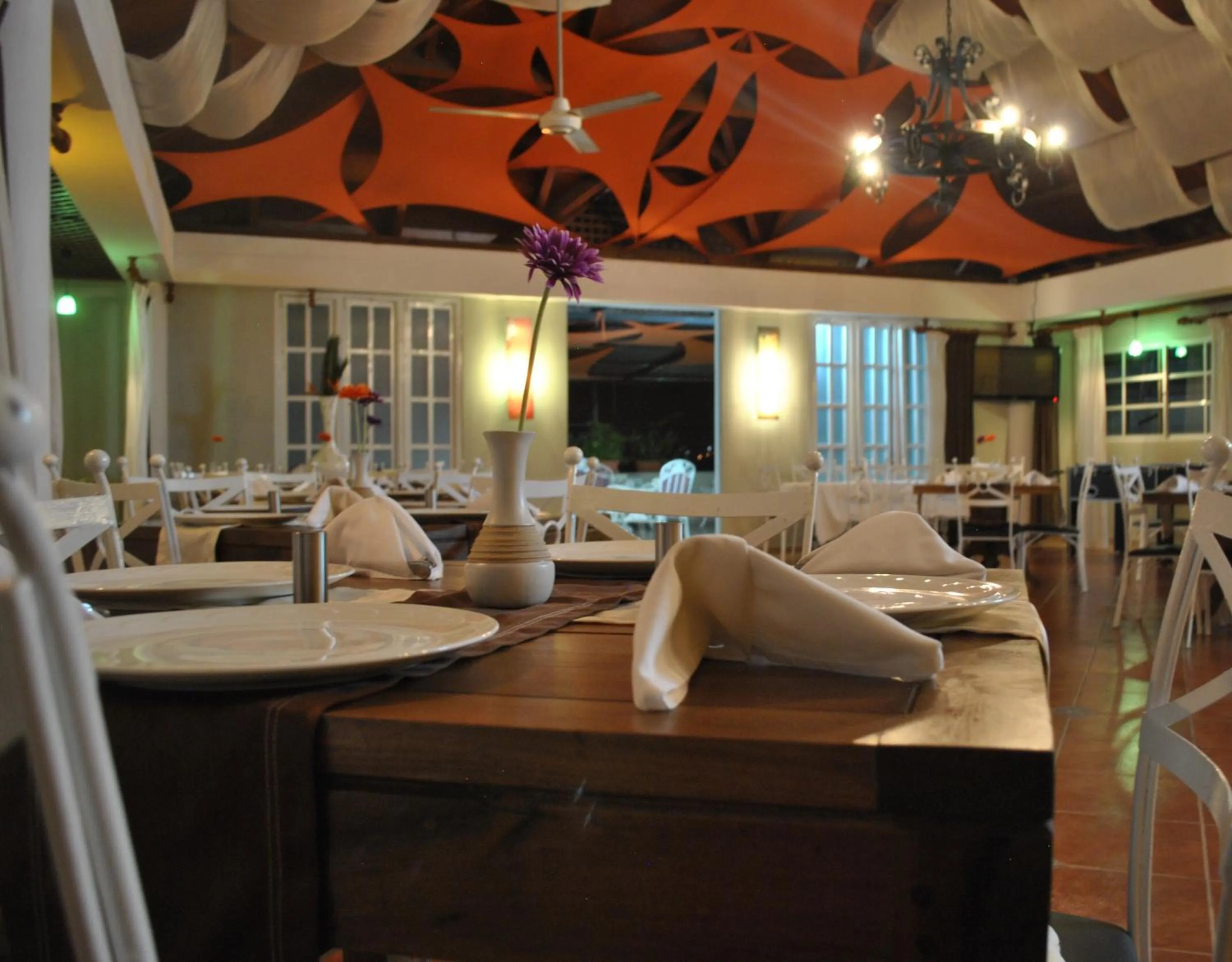 Restaurant/places to eat in Hotel Rey