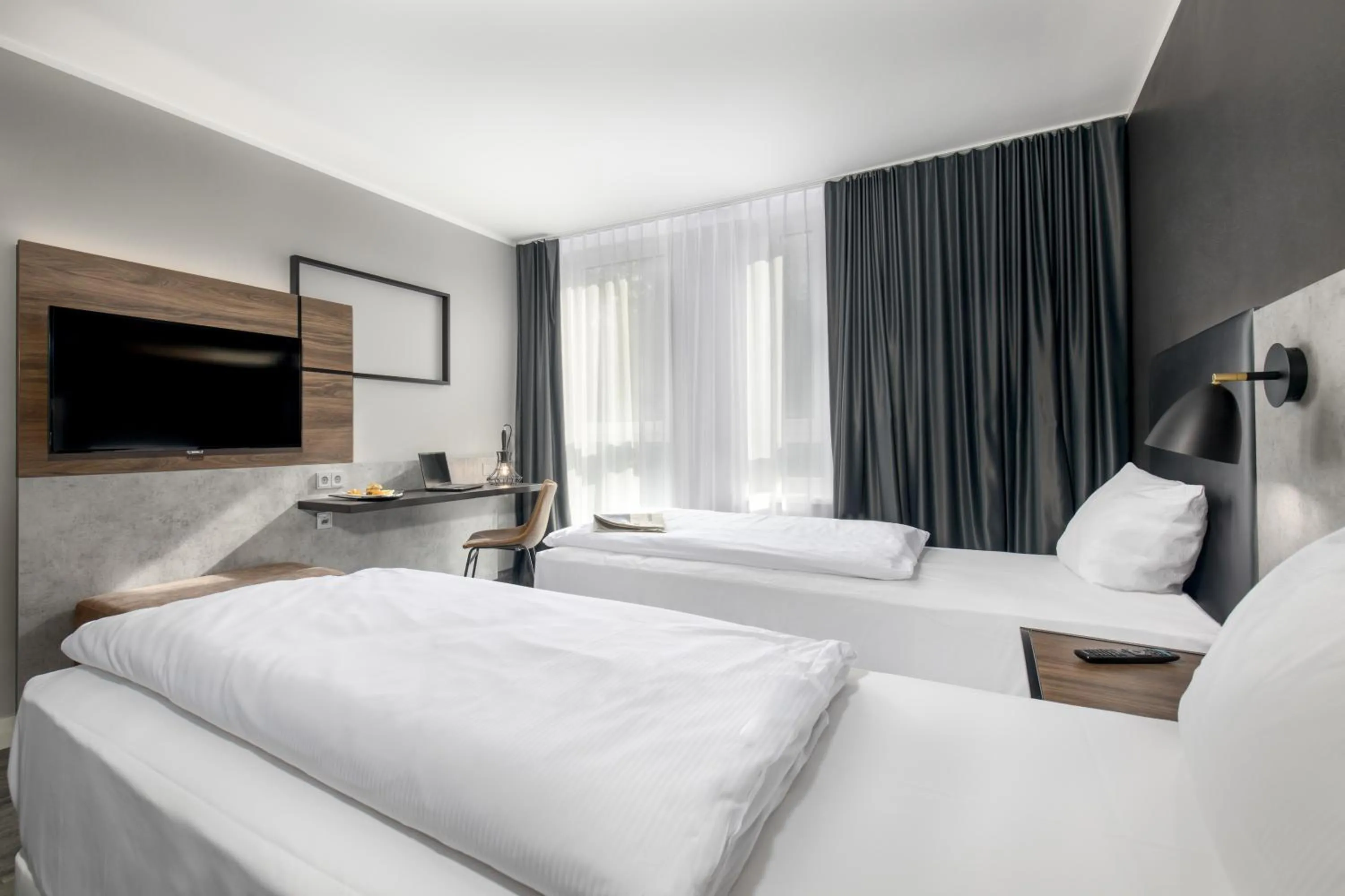 Photo of the whole room, Bed in SCOTTY & PAUL Hotel Deggendorf