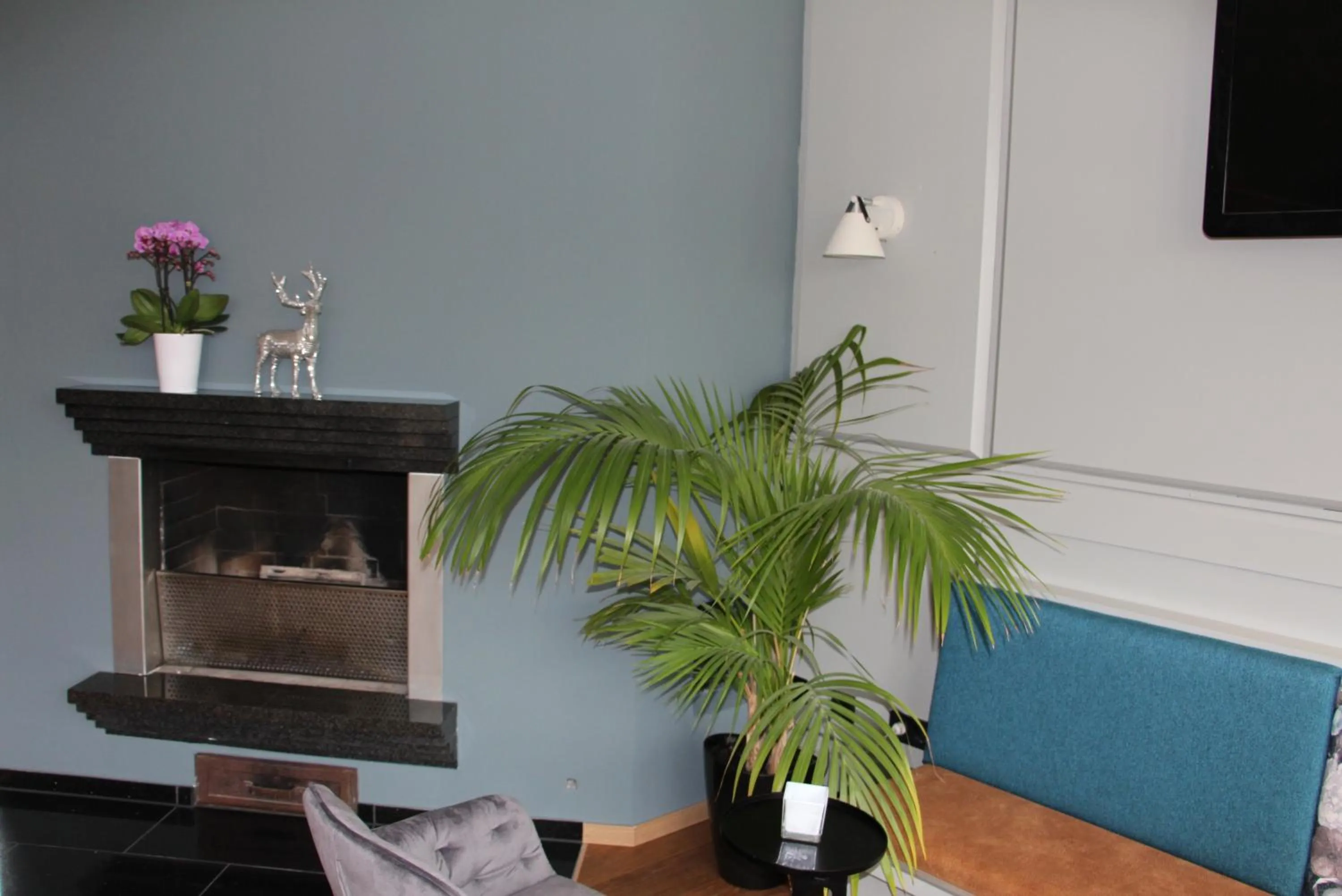 Communal lounge/ TV room in SCOTTY & PAUL Hotel Deggendorf