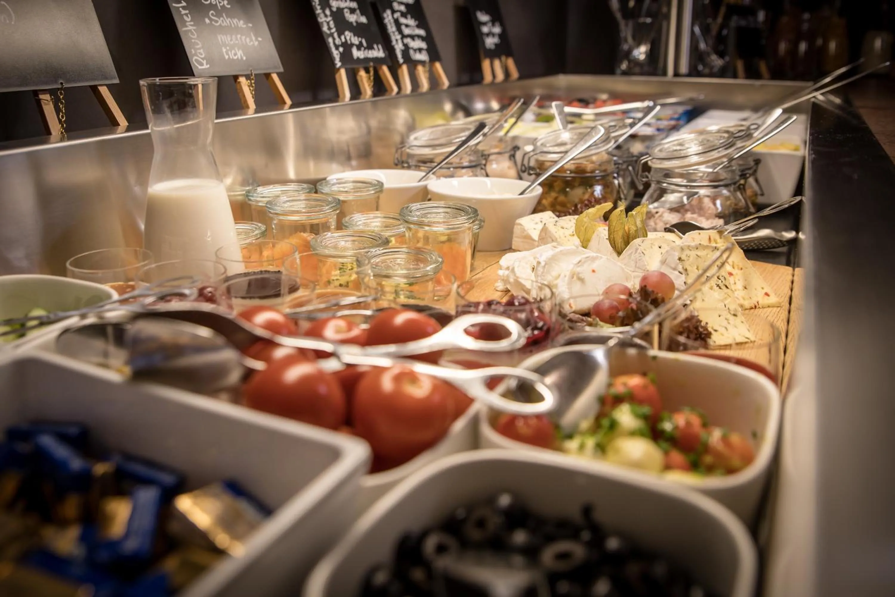 Buffet breakfast in SCOTTY & PAUL Hotel Deggendorf