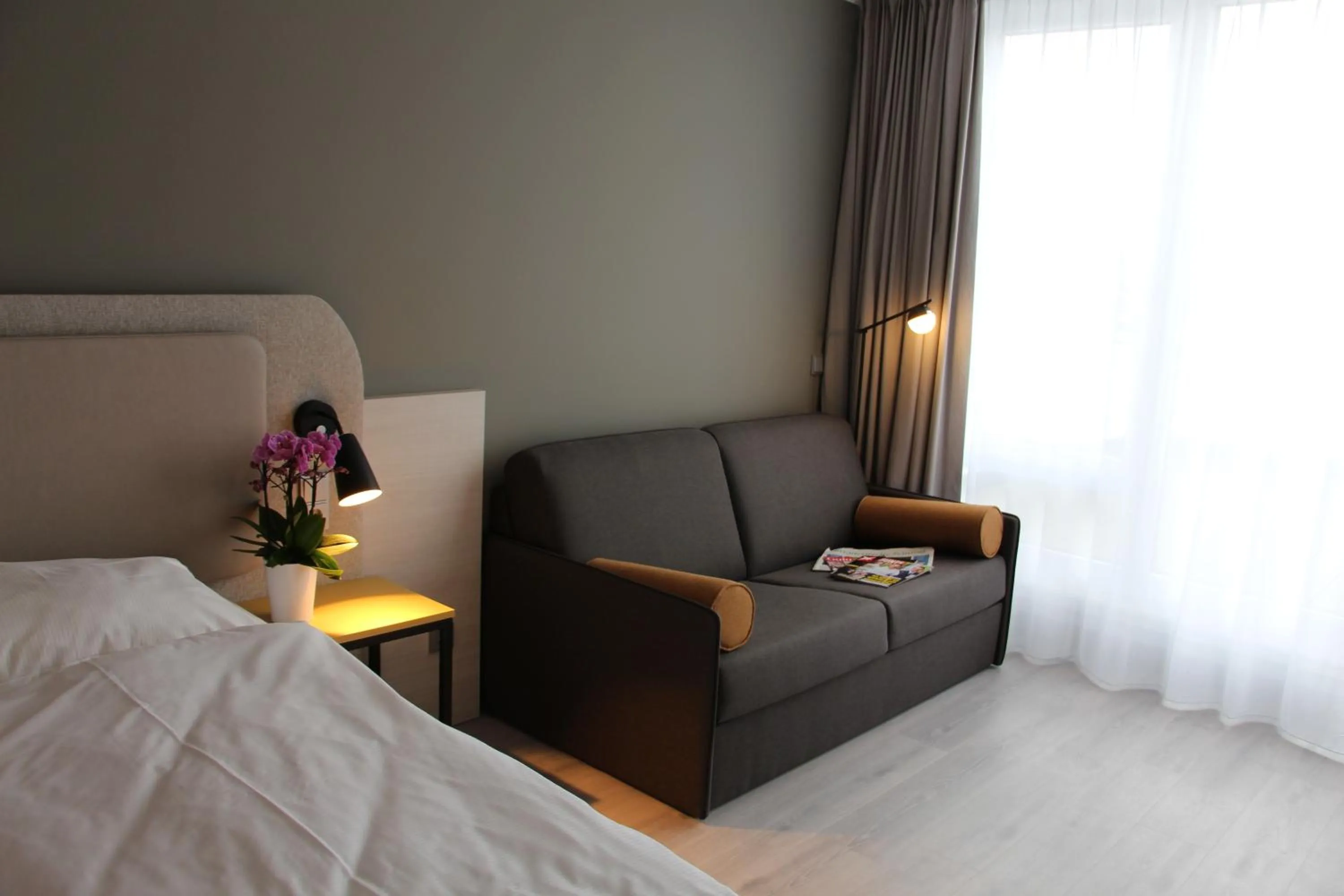 Photo of the whole room, Bed in SCOTTY & PAUL Hotel Deggendorf