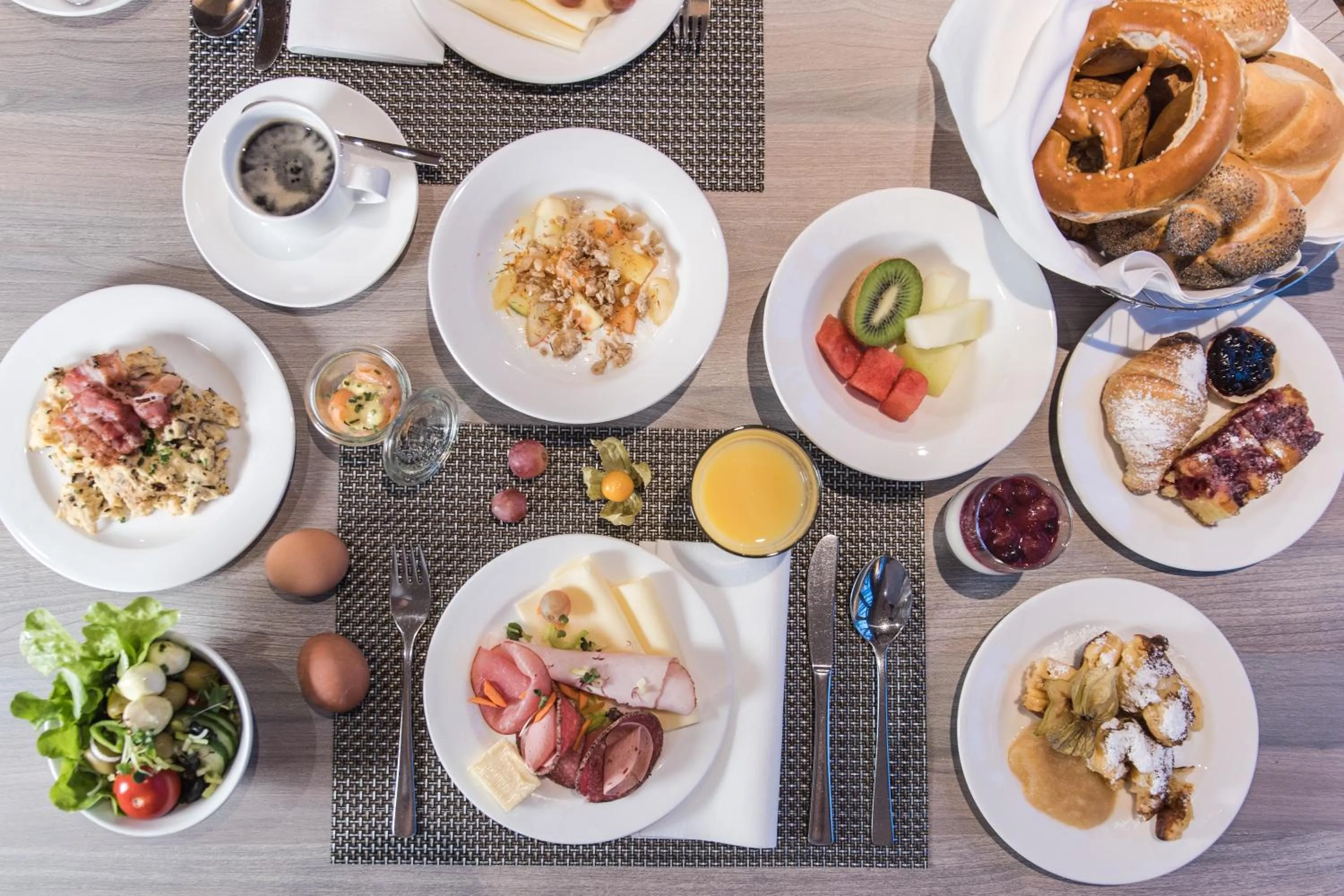 Breakfast in SCOTTY & PAUL Hotel Deggendorf