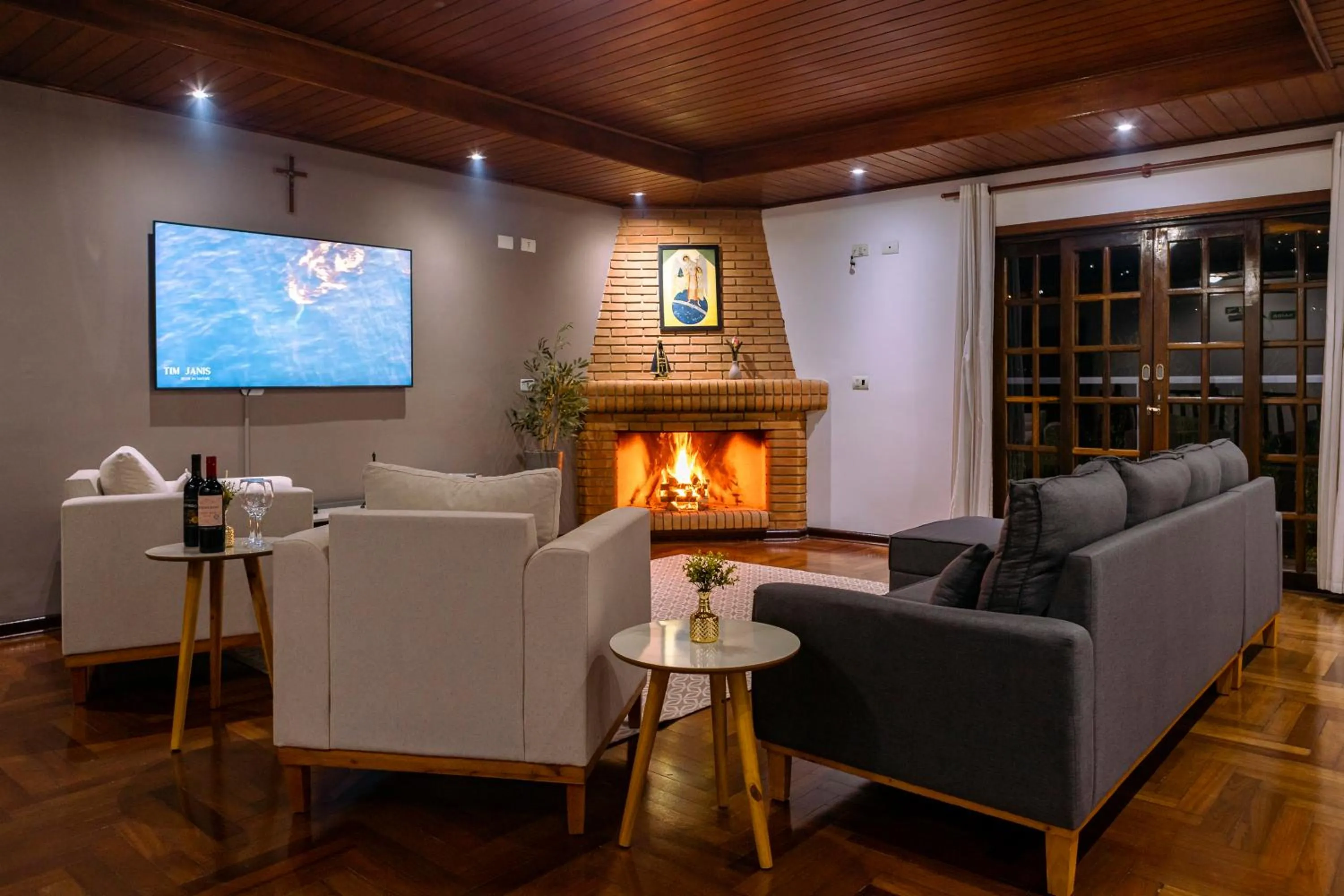 Communal lounge/ TV room in Pousada Portal da Serra