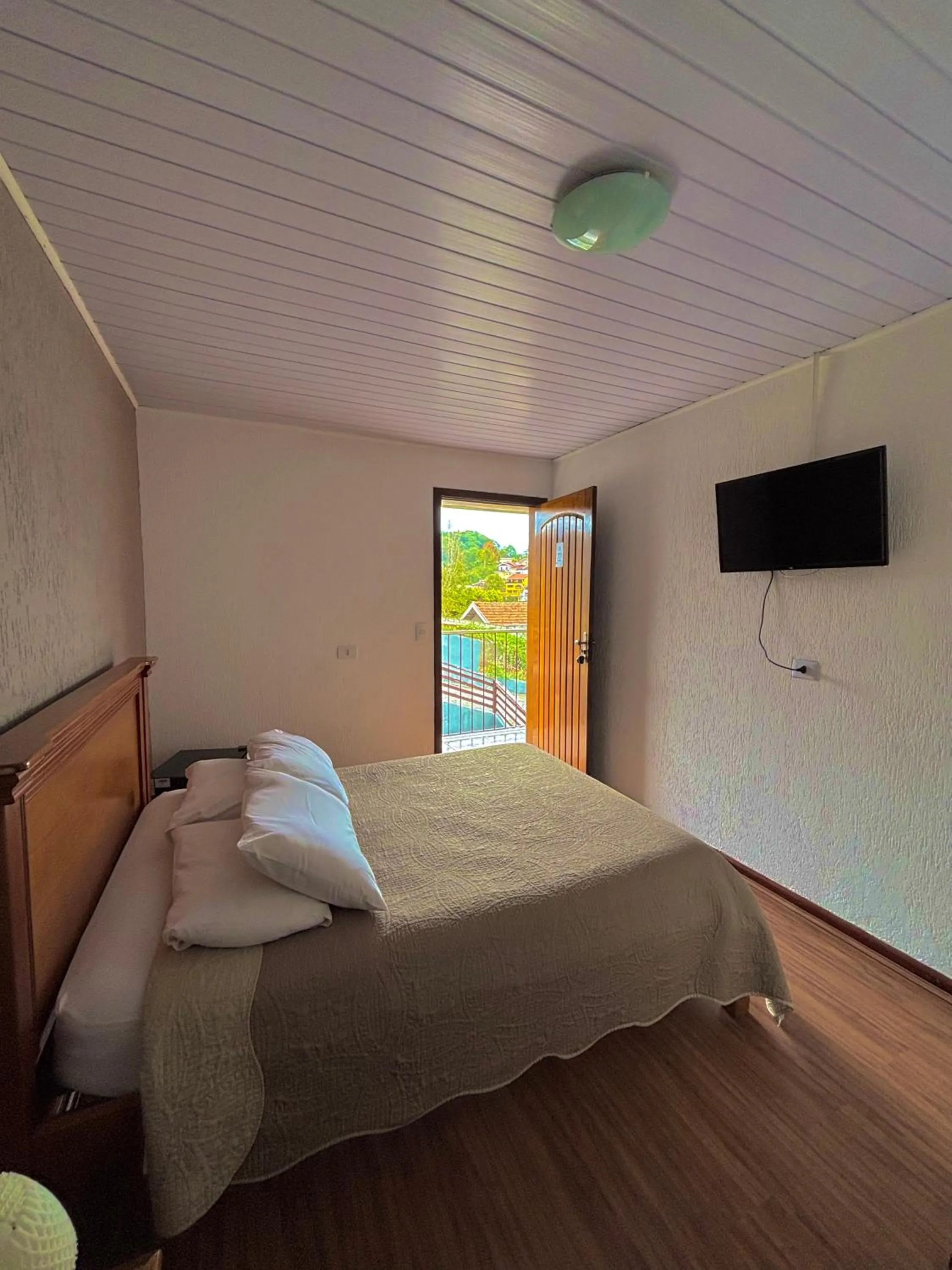 Photo of the whole room, Bed in Pousada Portal da Serra