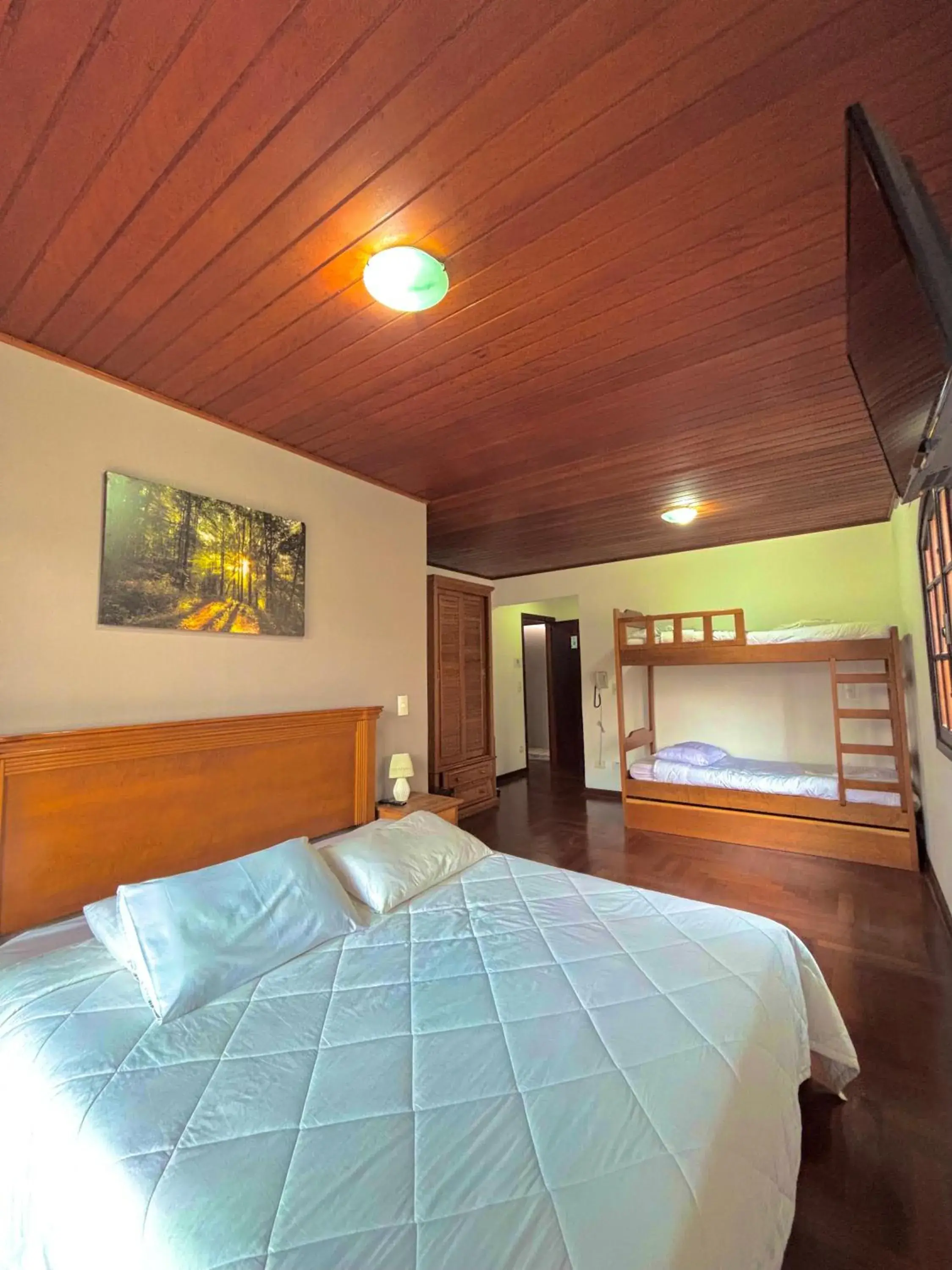 Quadruple Room with Balcony in Pousada Portal da Serra Quadruple Room with Balcony in Pousada Portal da Serra