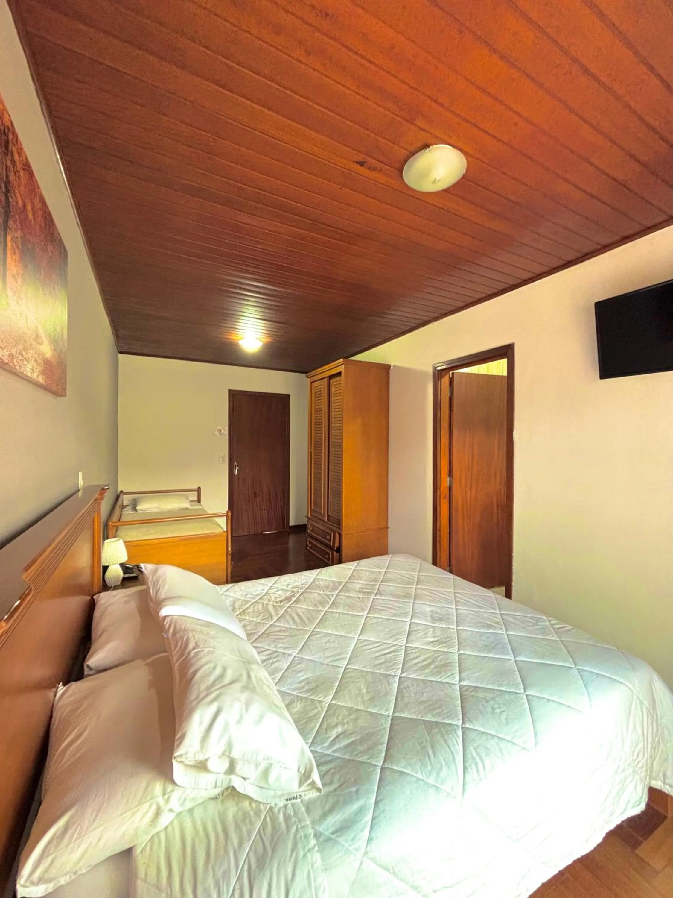 Photo of the whole room, Bed in Pousada Portal da Serra