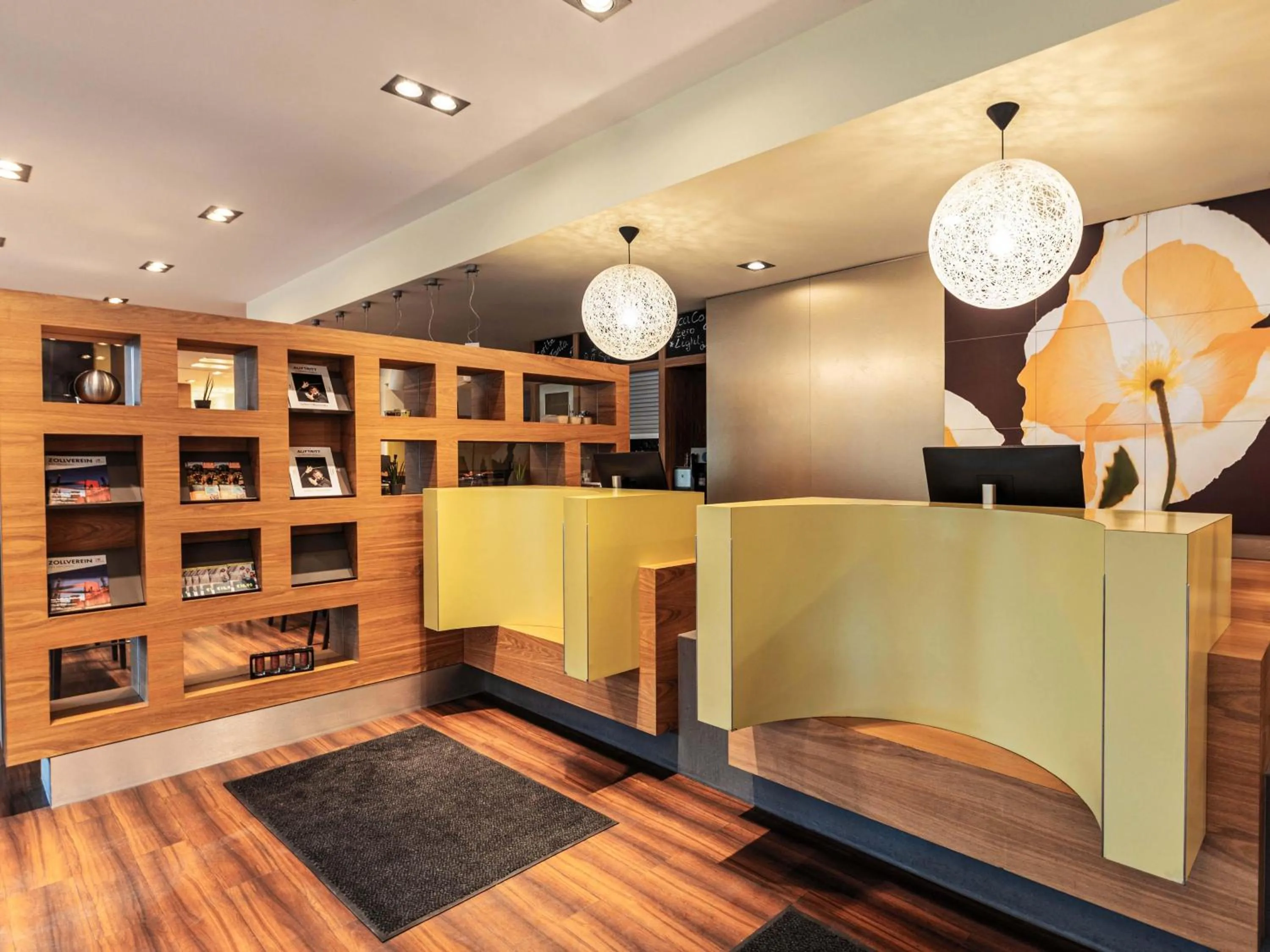 Lobby or reception in B&B Hotel Essen-Hbf