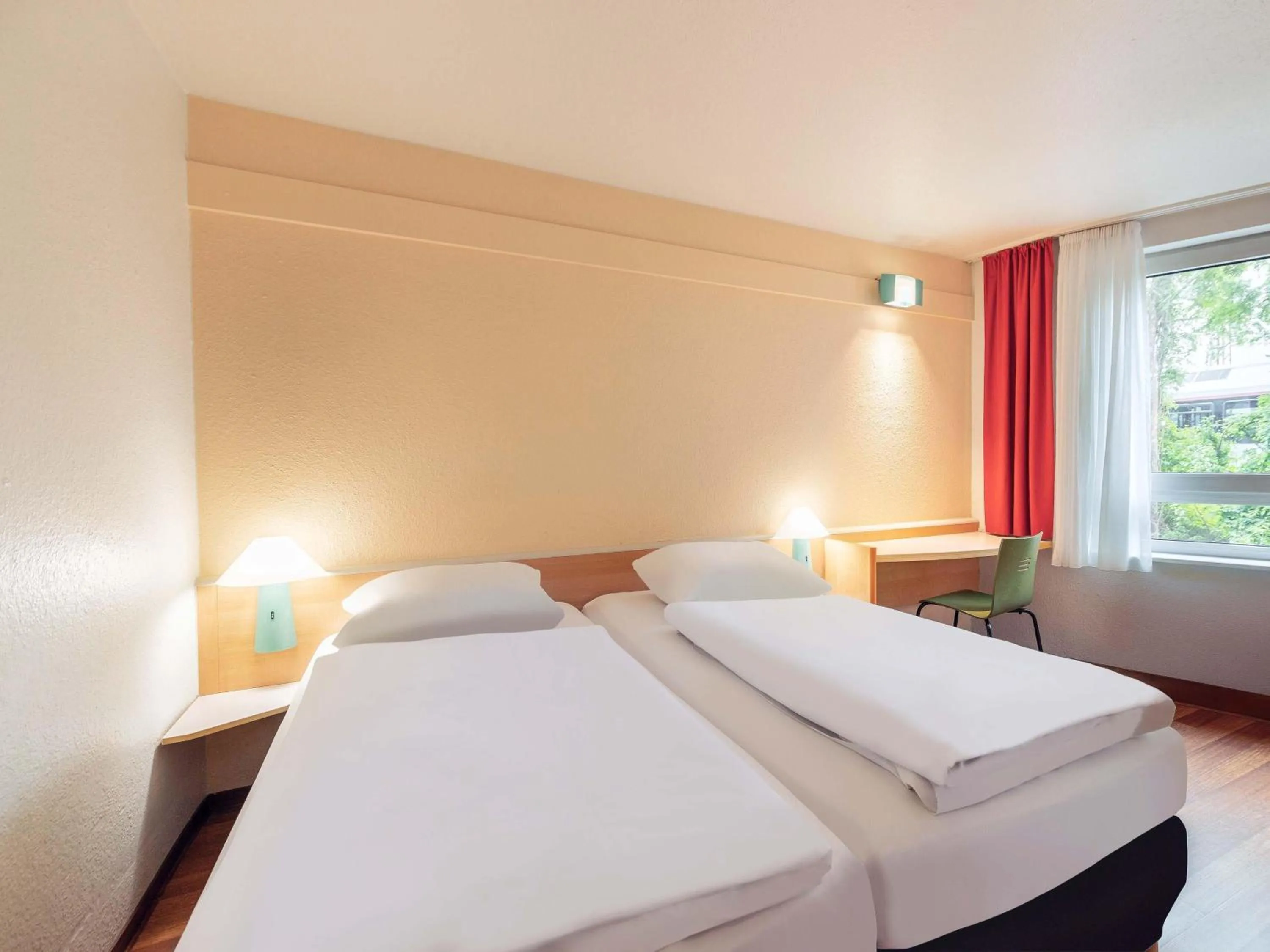 Photo of the whole room, Bed in B&B Hotel Essen-Hbf