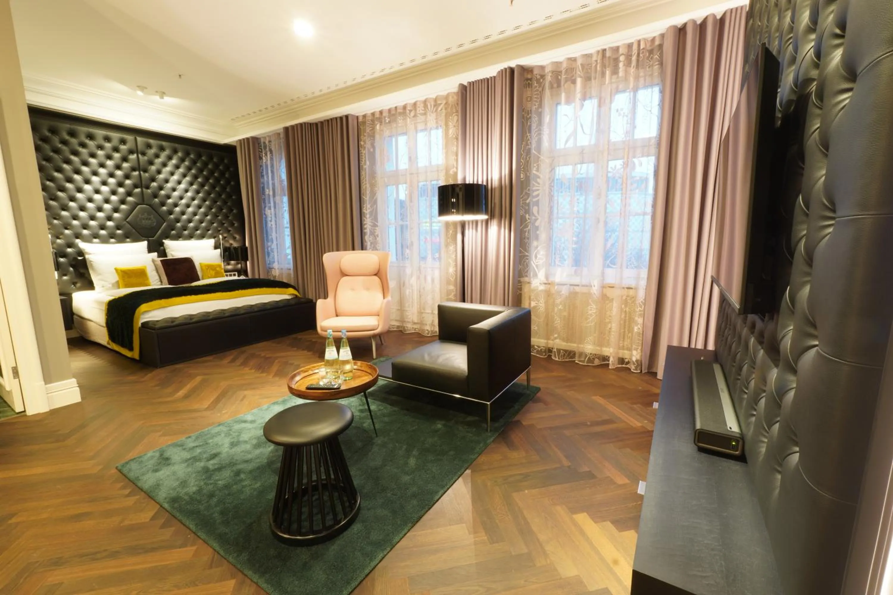 Bed in Lumière Boutiquehotel im Fürstenhof Leipzig