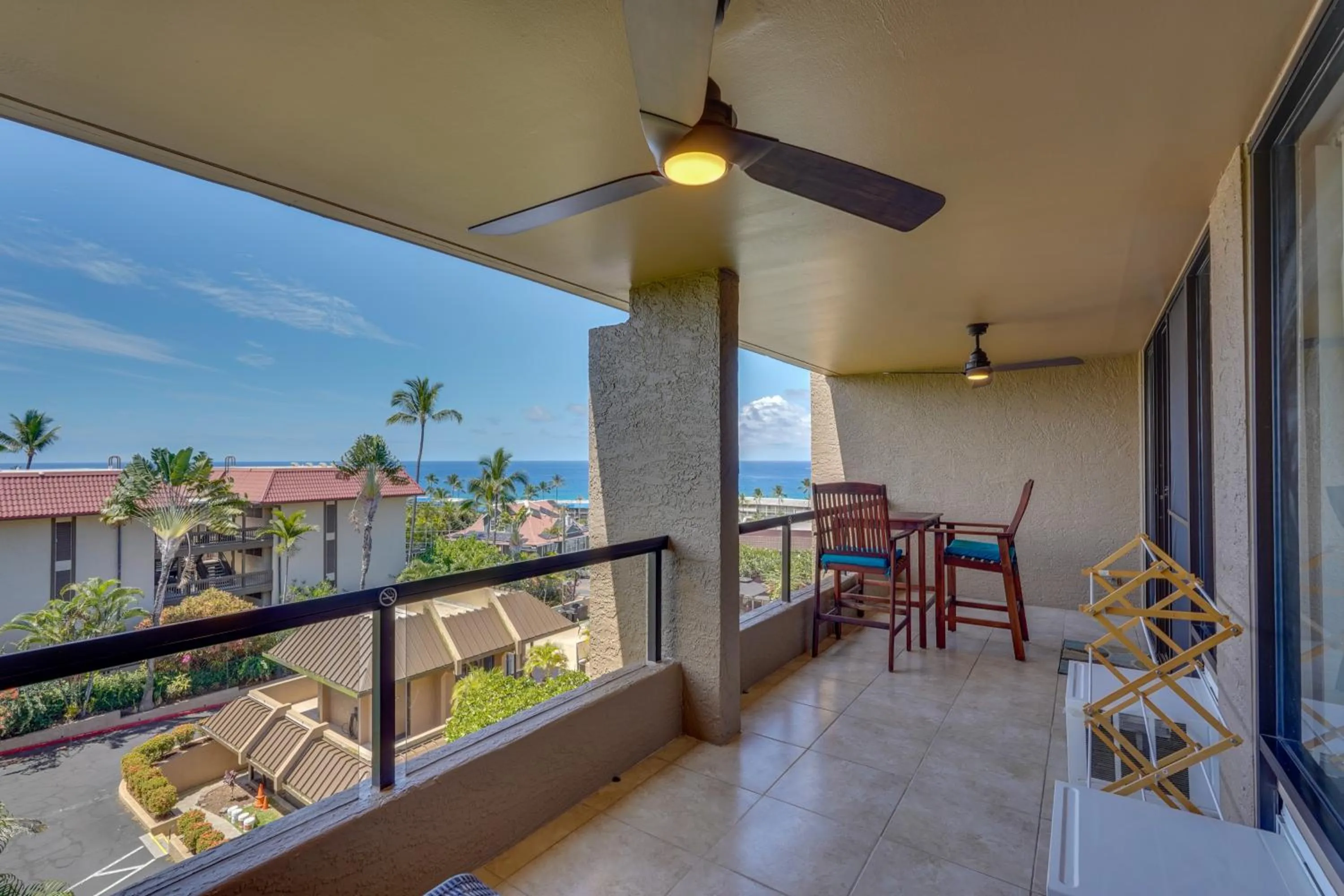 Kona Pacific Top Floor Retreat Ocean View and Pool!