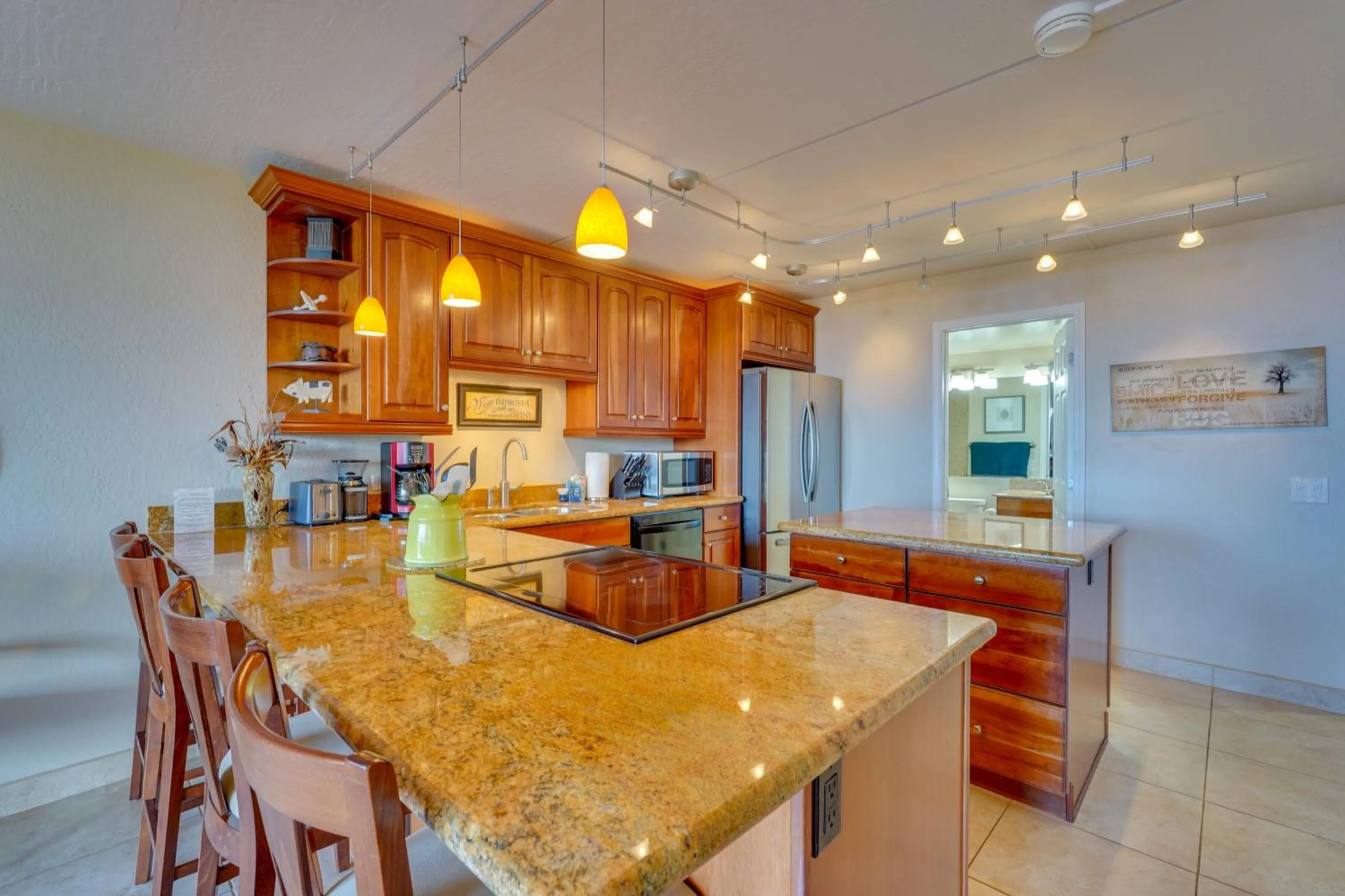 Kona Pacific Top Floor Retreat Ocean View and Pool!