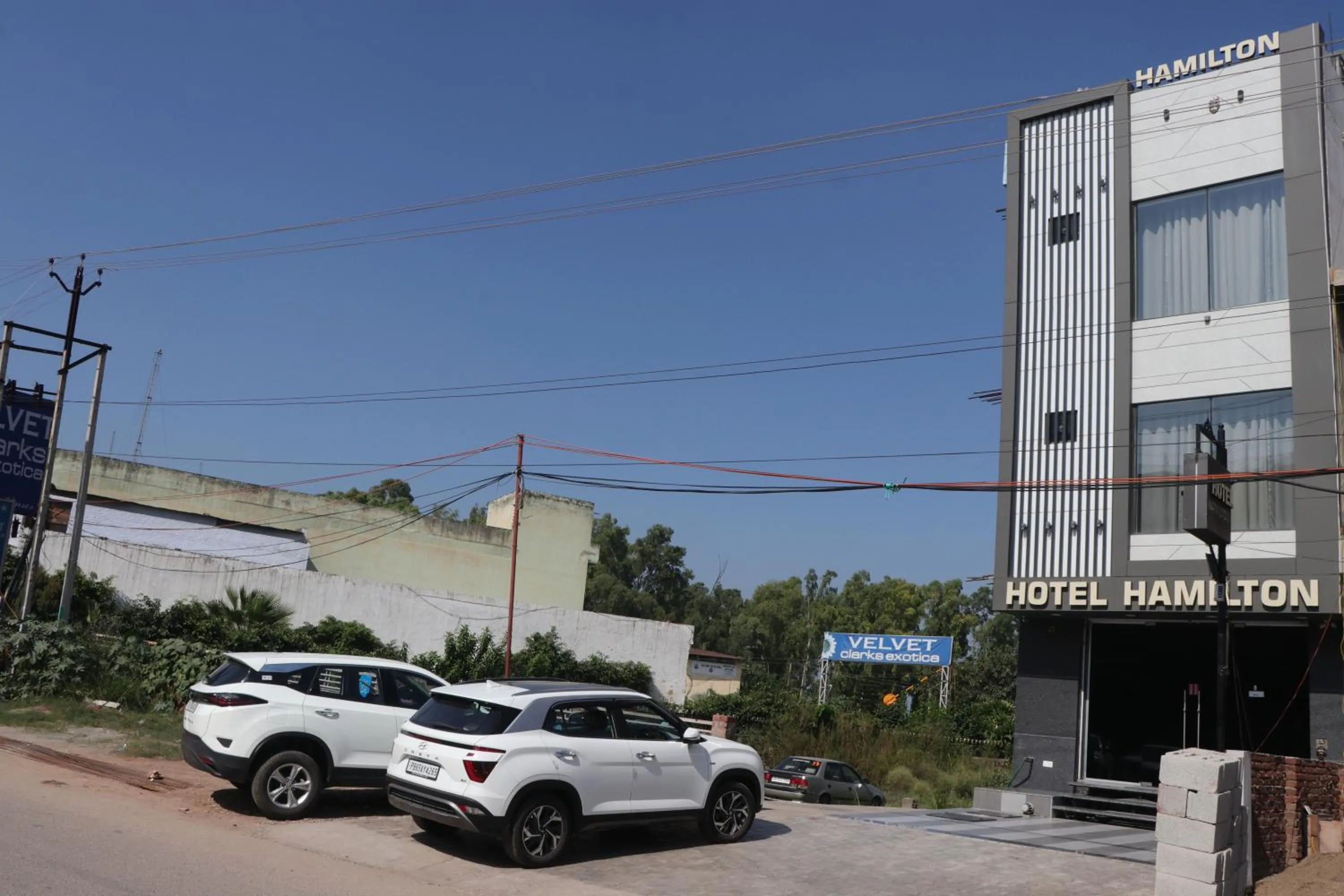 Property building in Hotel Hamilton