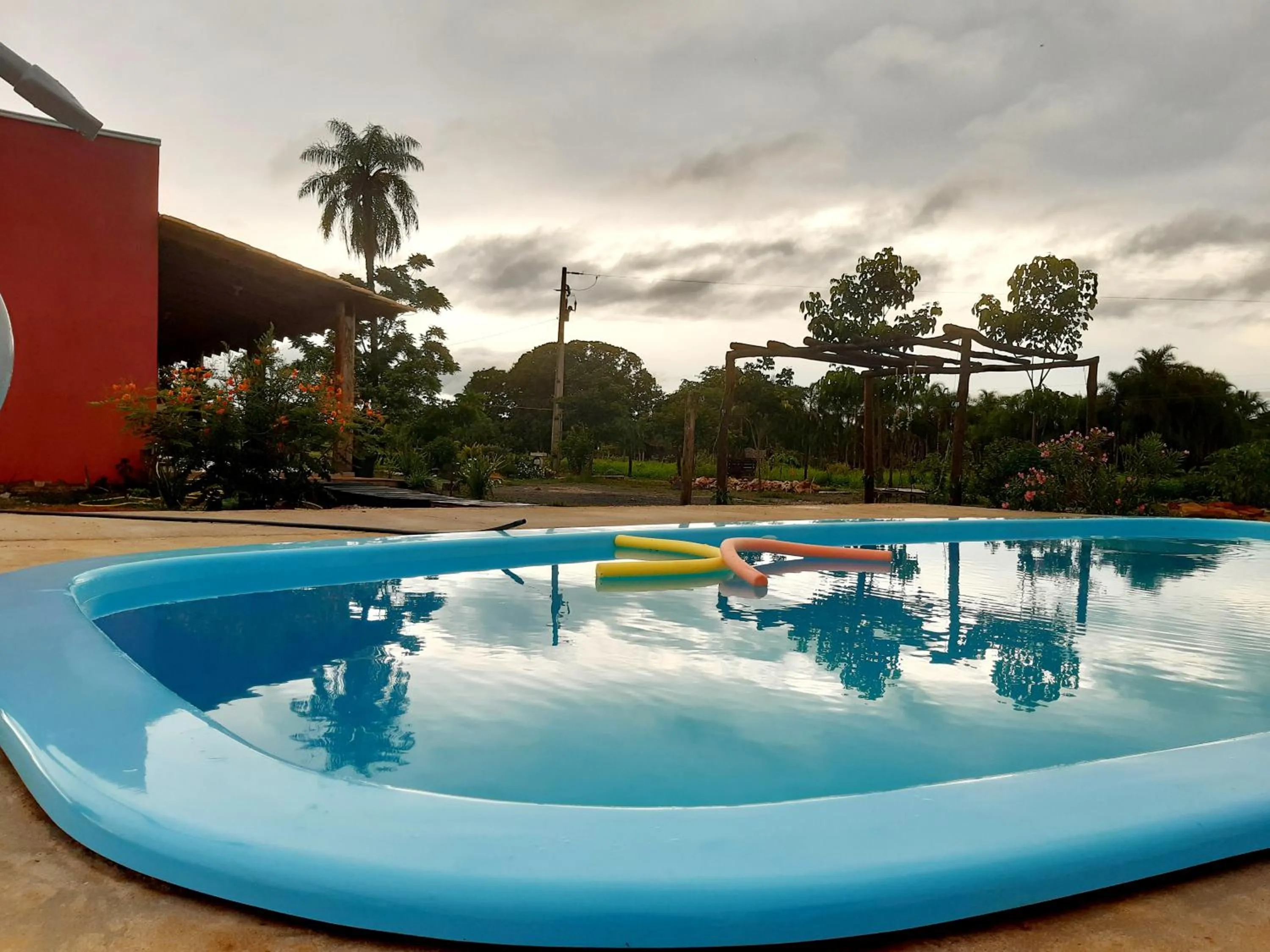 Swimming pool in Pousada do Nondas