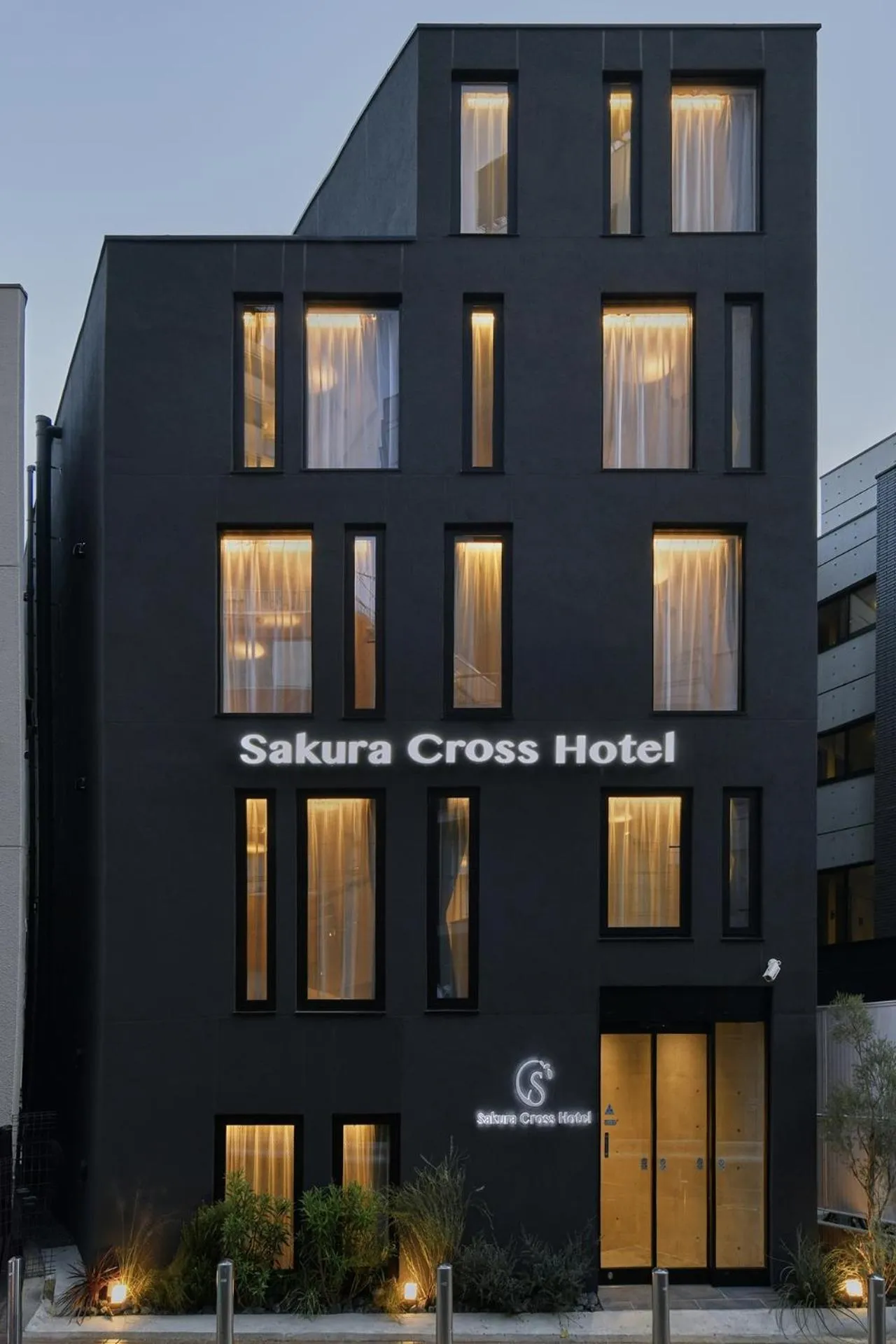 Facade/entrance in Sakura Cross Hotel Shinjuku East Annex