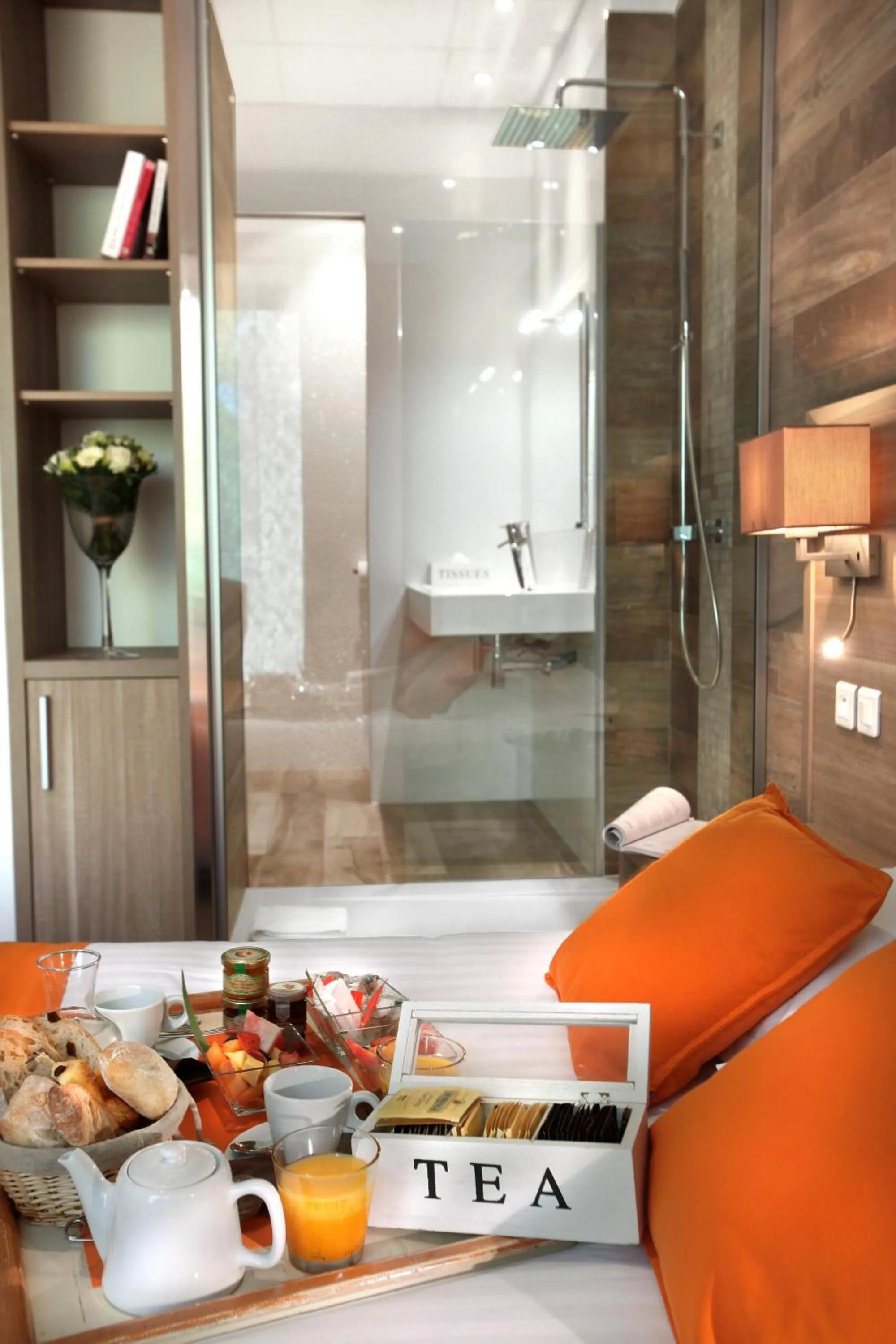 Shower in Seventeen Hotel