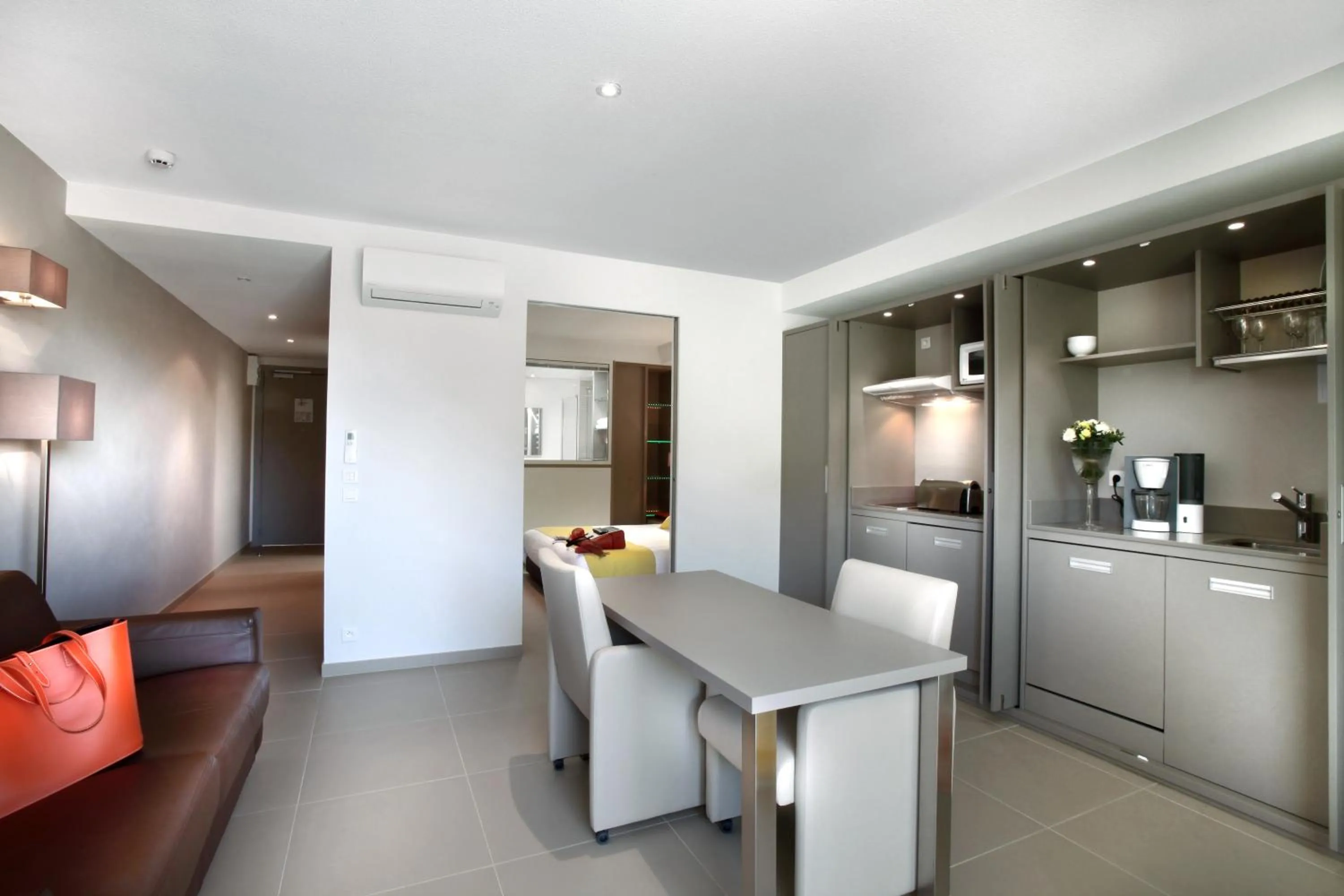 Kitchen or kitchenette in Seventeen Hotel