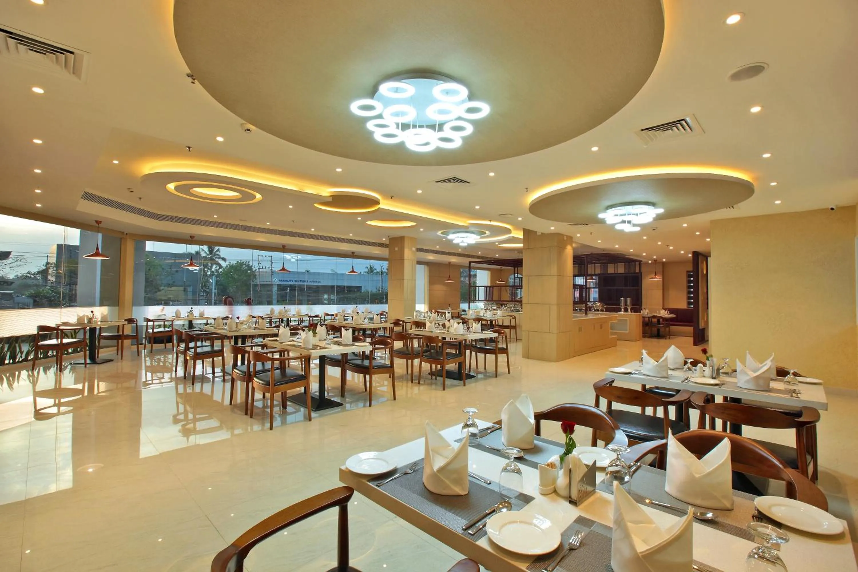 Restaurant/places to eat in Tribute Royale