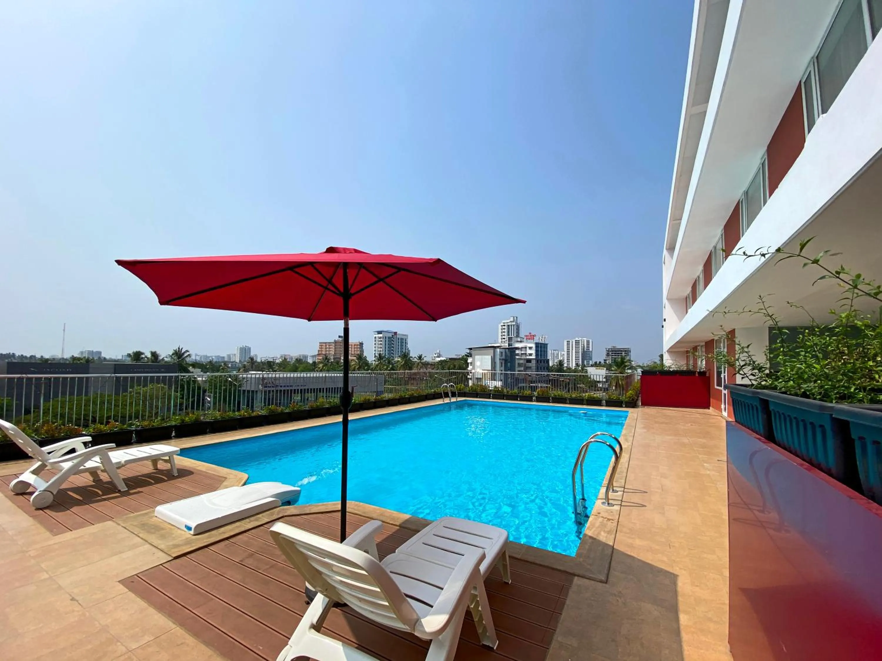 Swimming pool in Tribute Royale