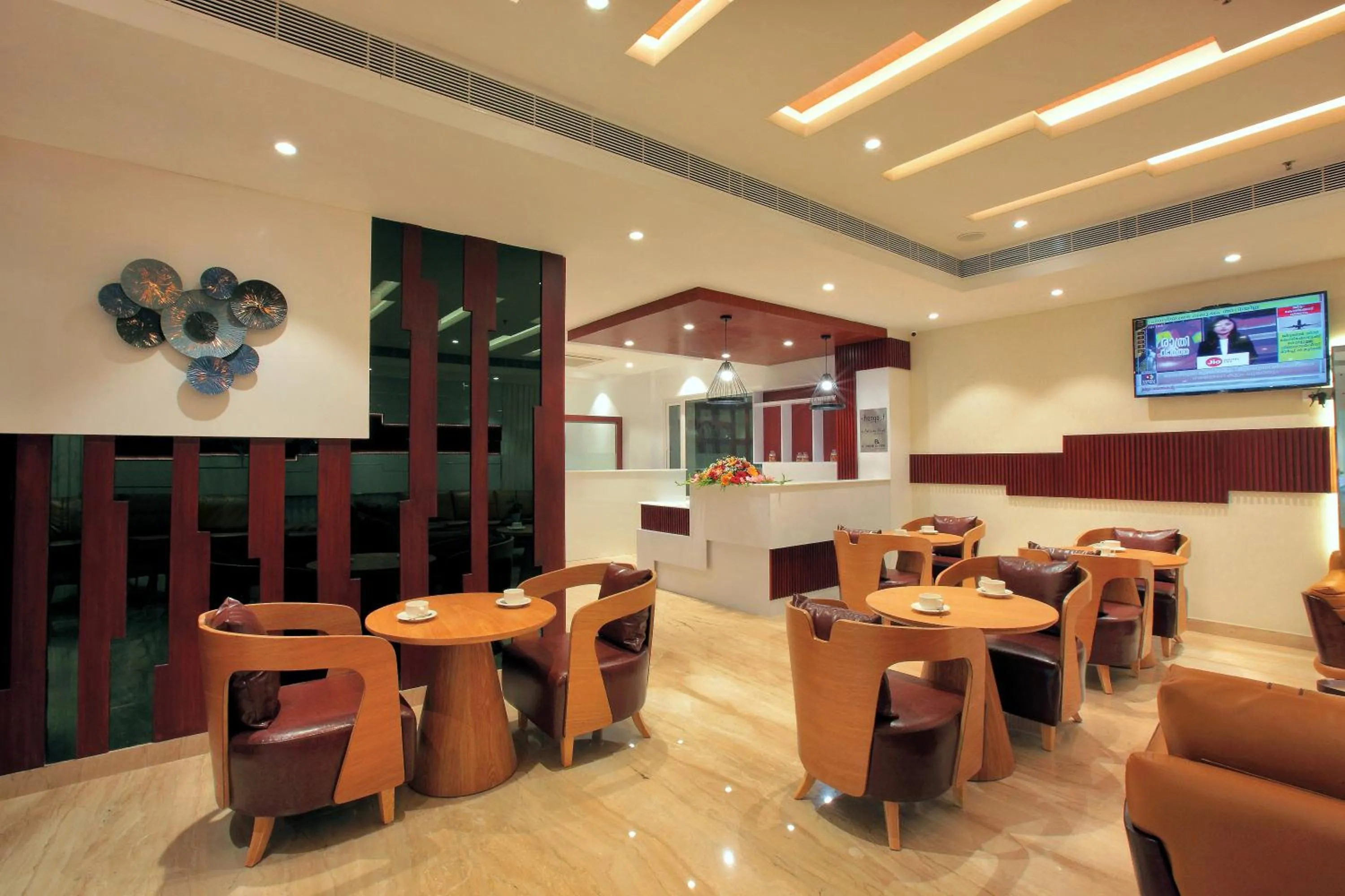 Coffee/tea facilities in Tribute Royale