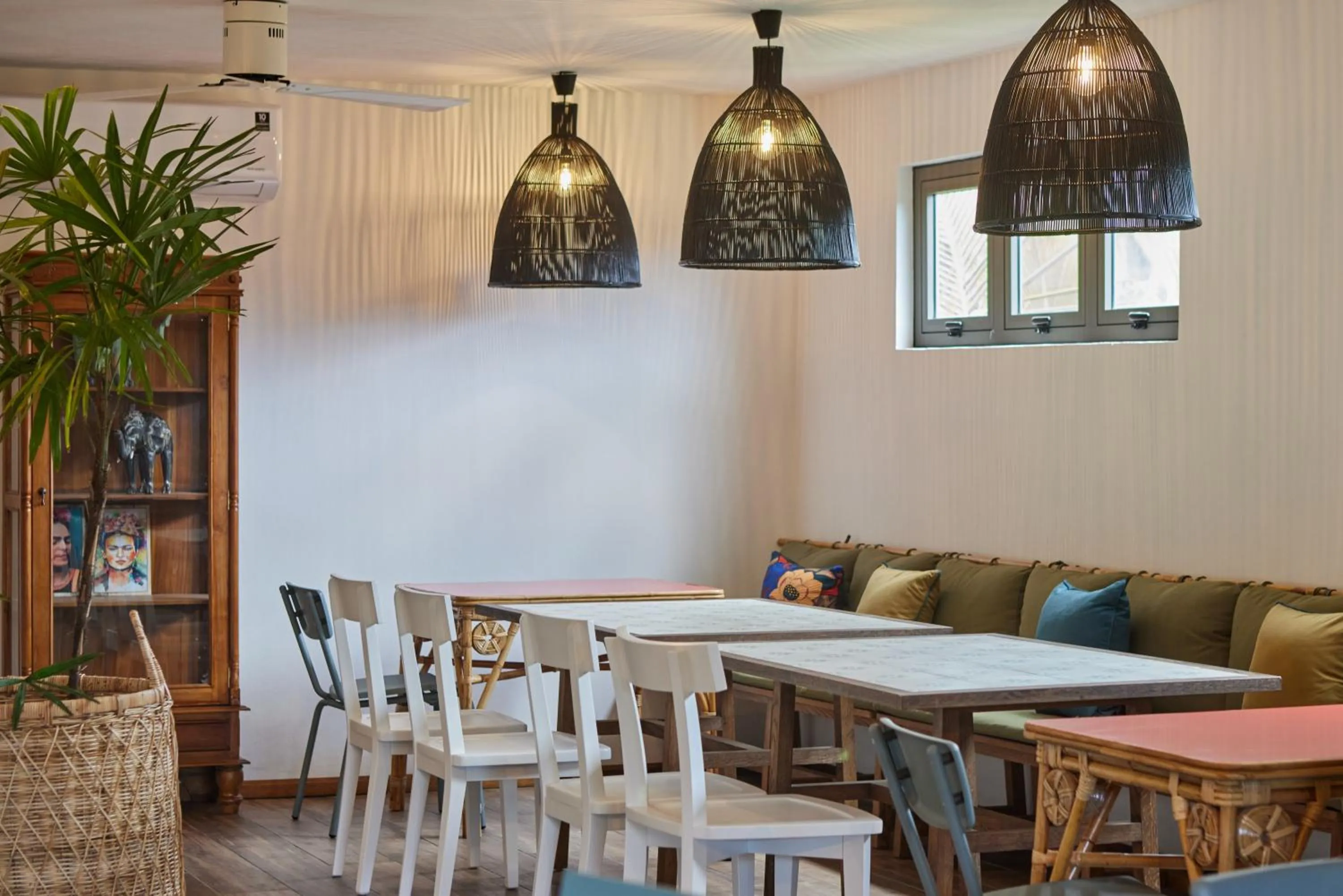 Restaurant/places to eat in Zilwa Attitude