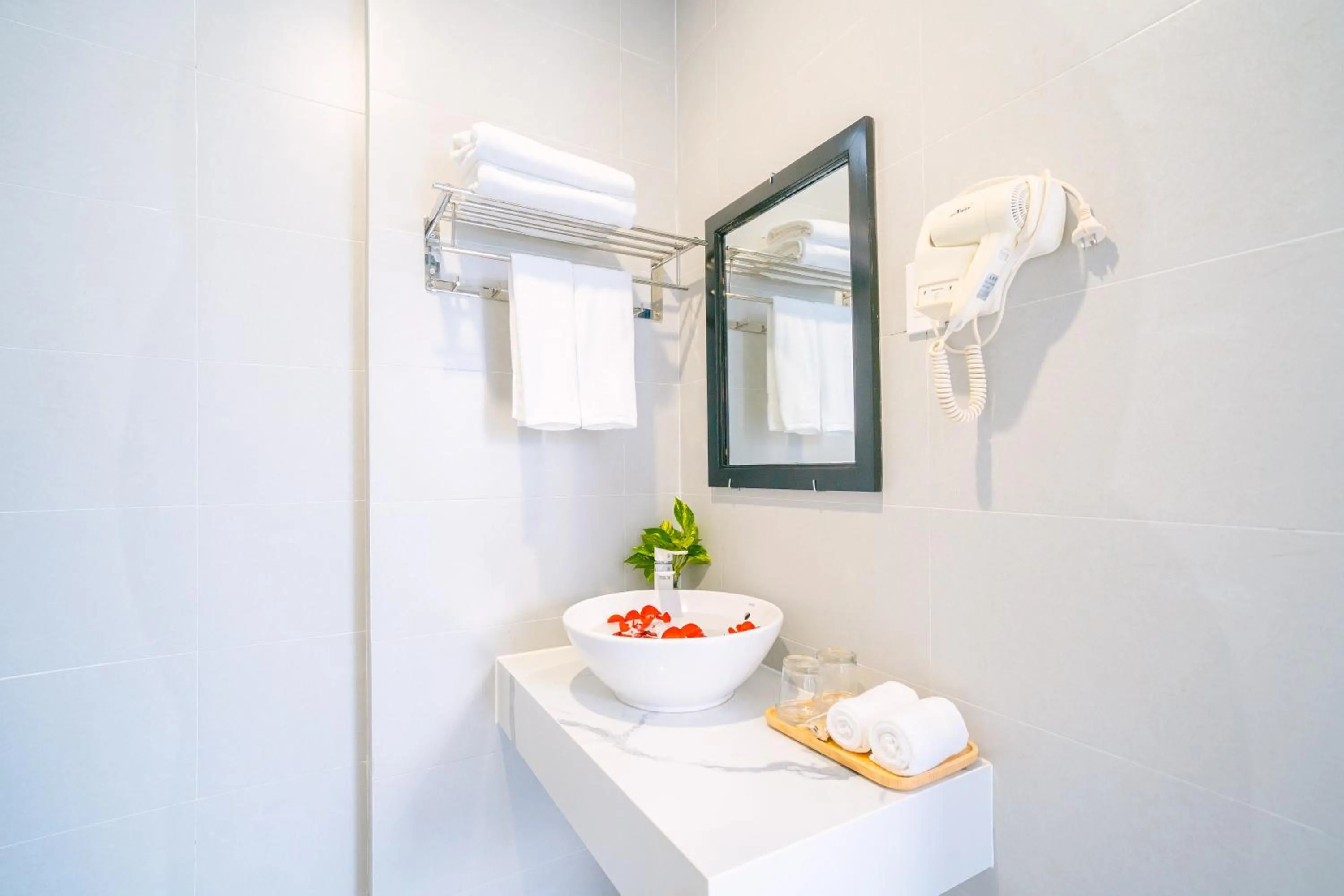 Shower in Beach Palm Villa Hoi An