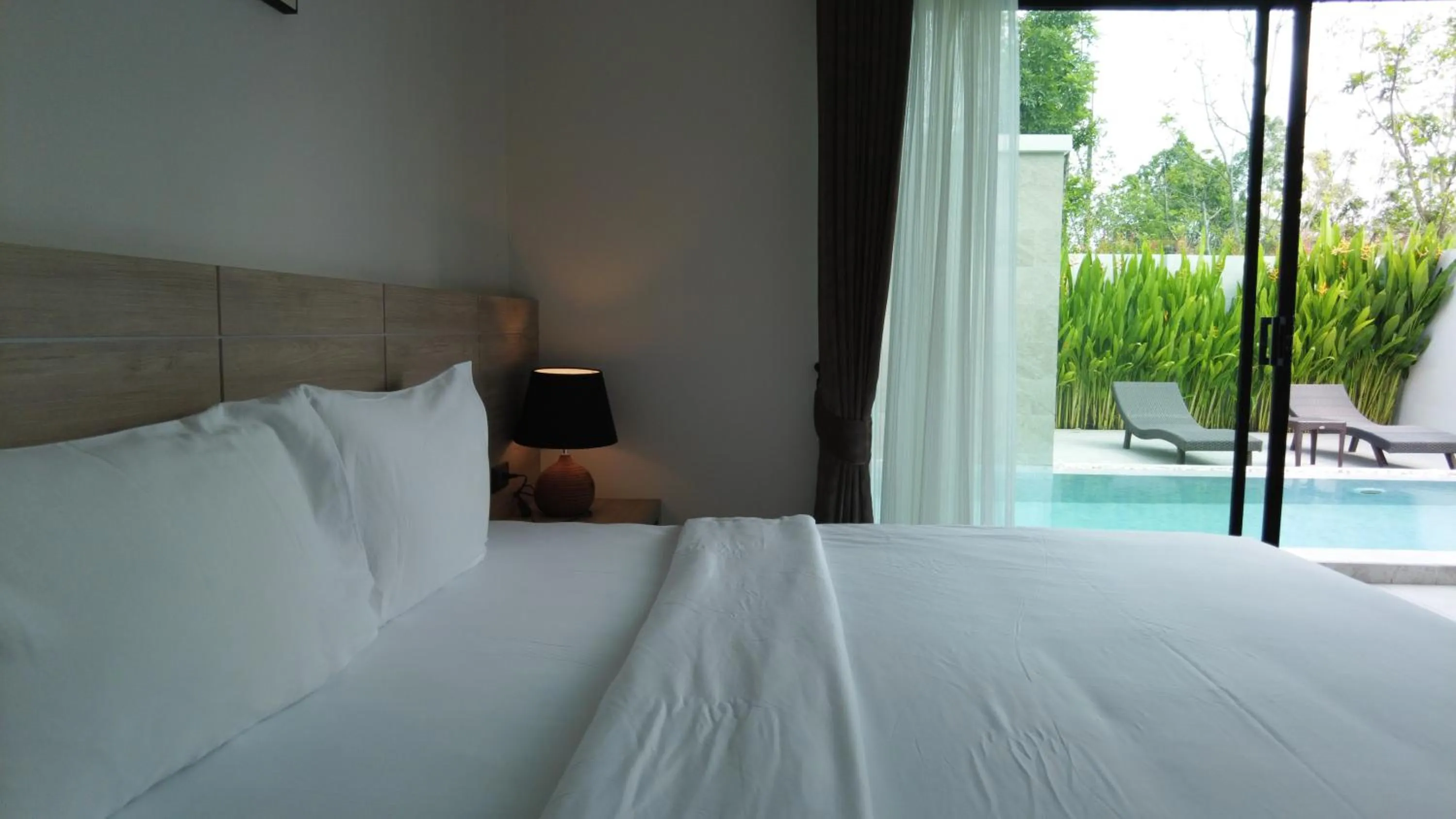 Bed in Toledo Pool Villa