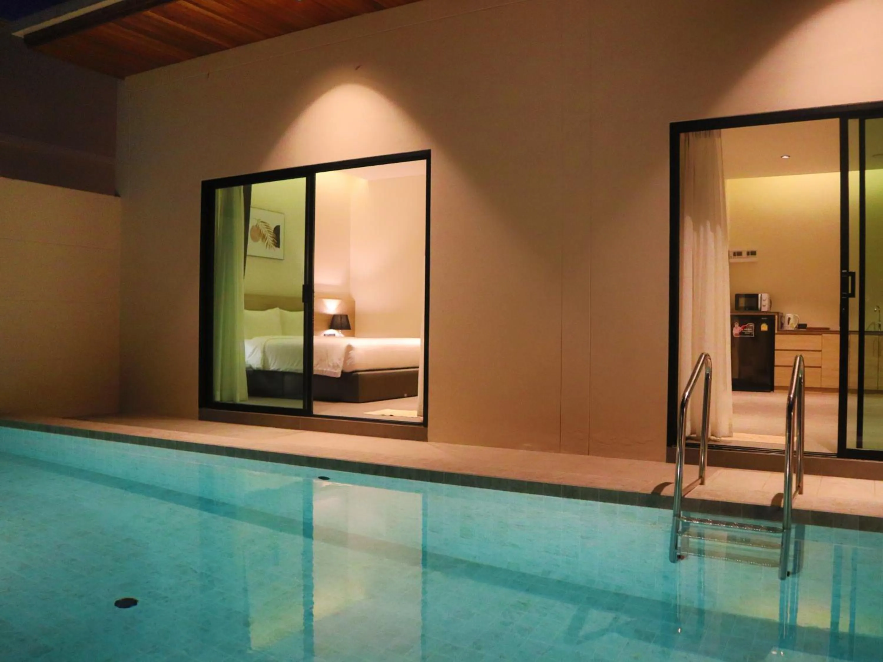 Swimming pool in Toledo Pool Villa