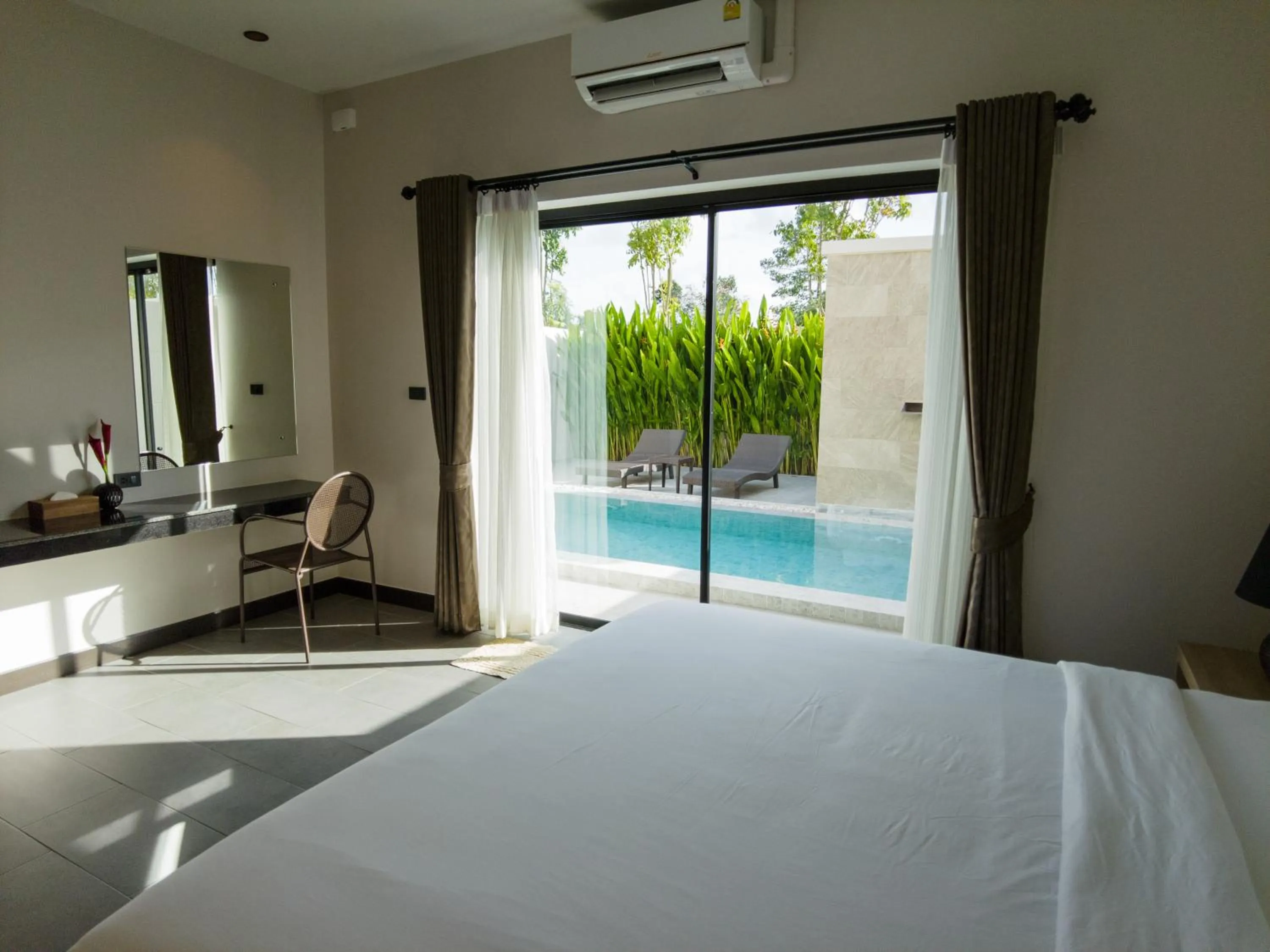 Bed in Toledo Pool Villa