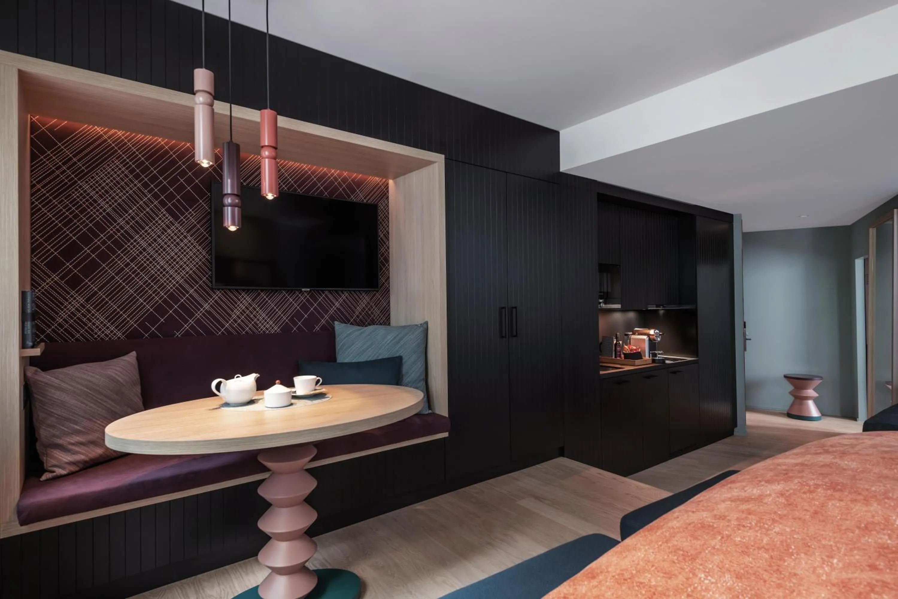 Photo of the whole room, Bed in Sorell Boutique-Hotel St Peter Zürich