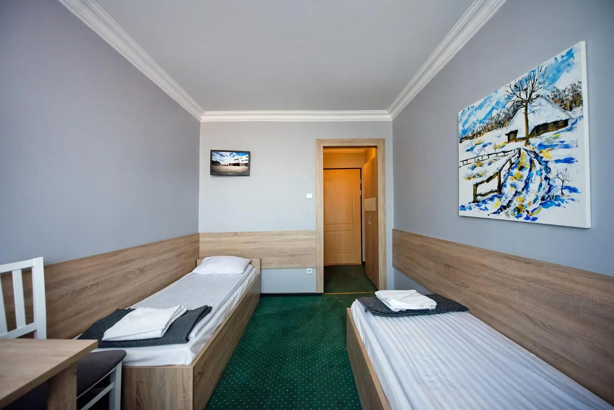 Triple Room in Pensjonat "Jodłowy Dwór" Triple Room in Pensjonat "Jodłowy Dwór"