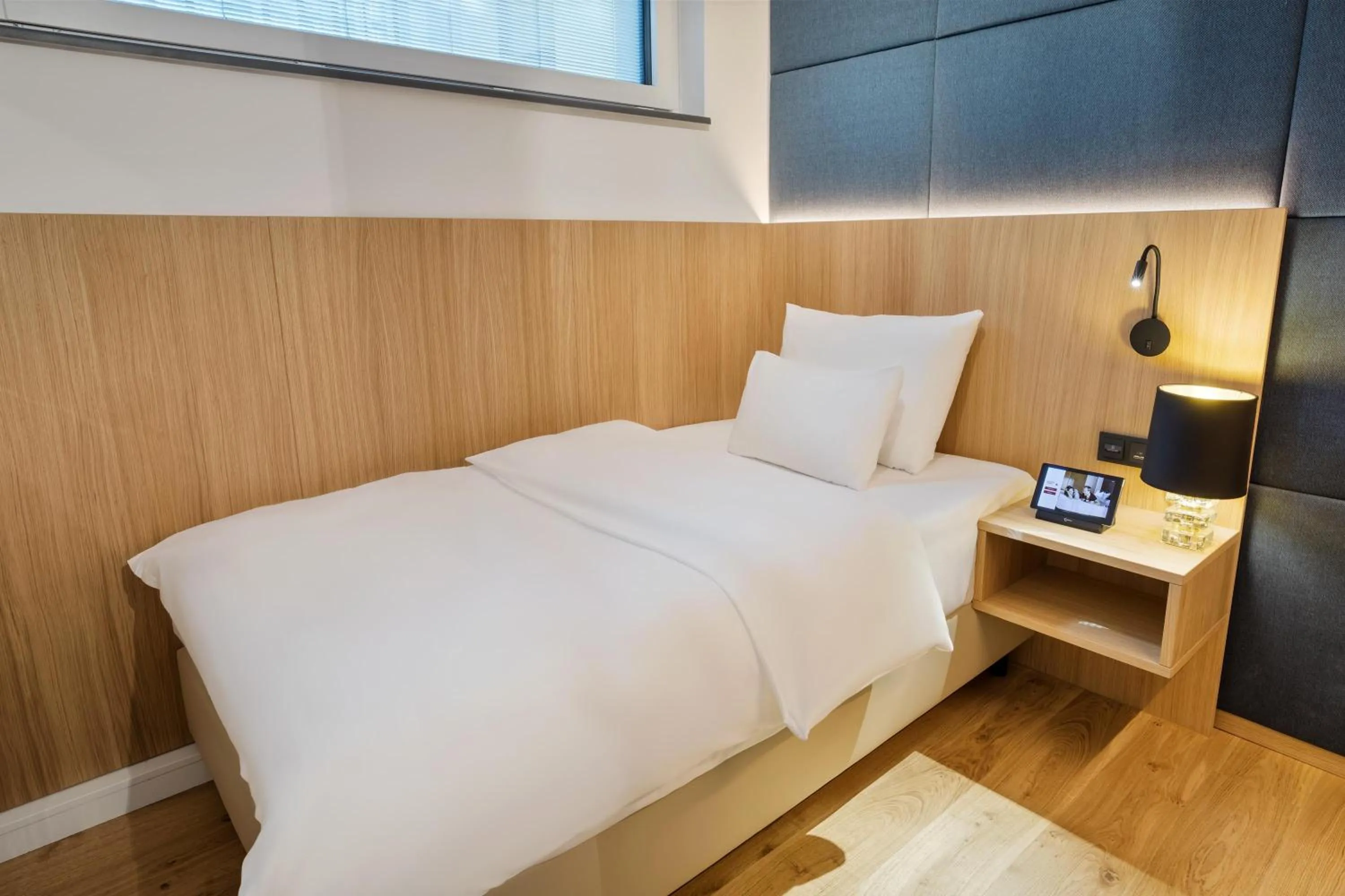 Photo of the whole room, Bed in Austria Trend Hotel Maximilian