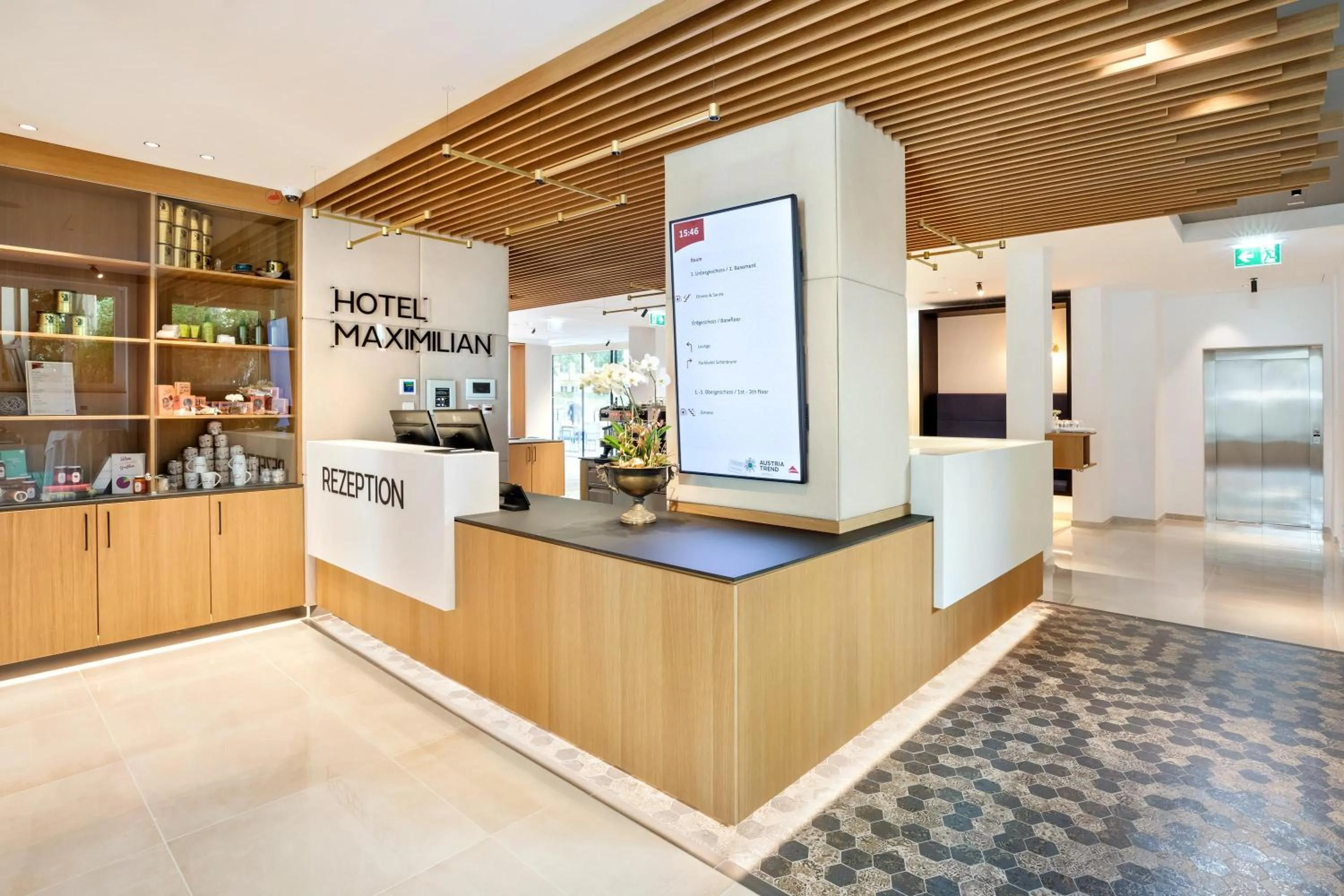 Lobby or reception in Austria Trend Hotel Maximilian
