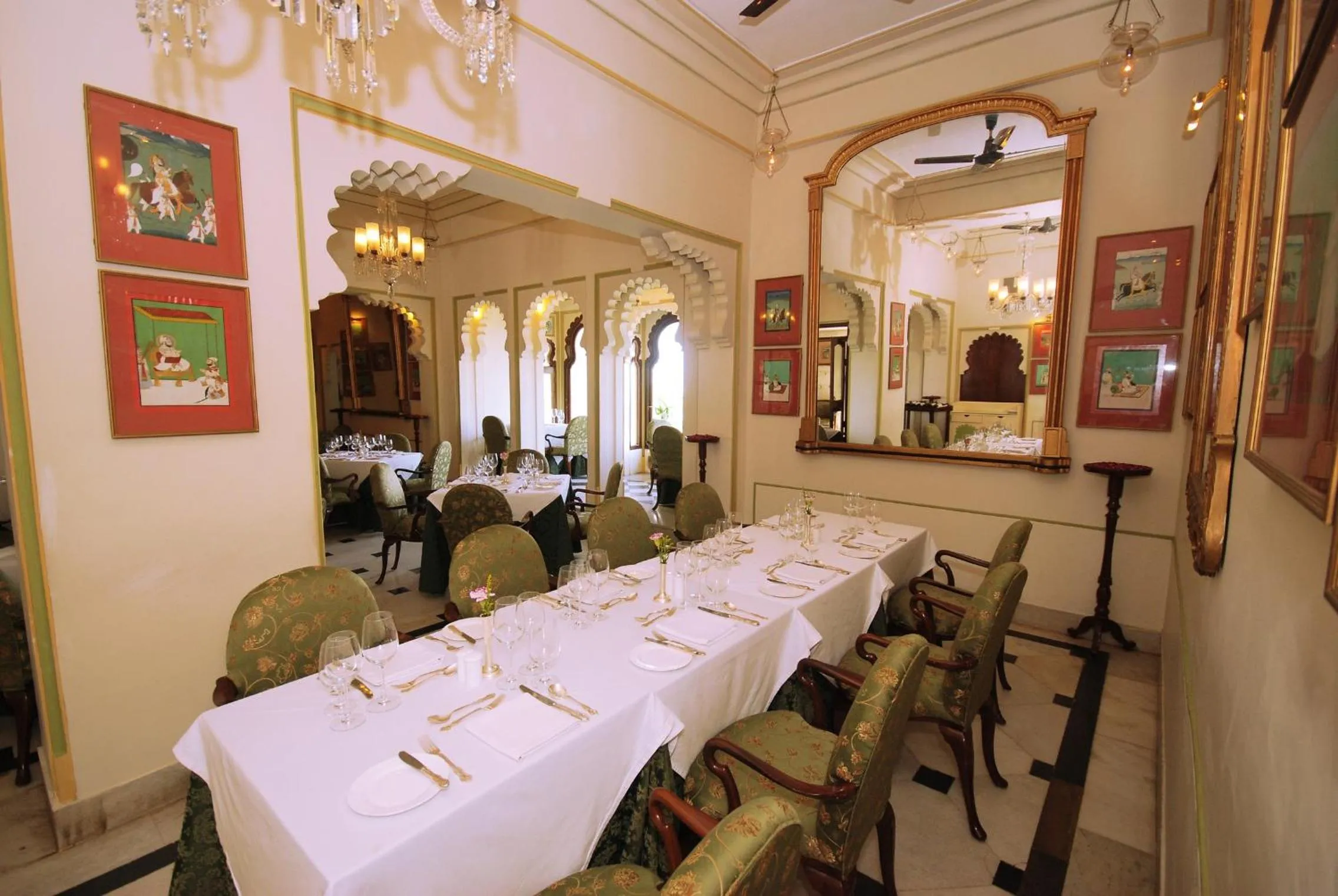 Restaurant/places to eat in Shiv Niwas Palace by HRH Group of Hotels