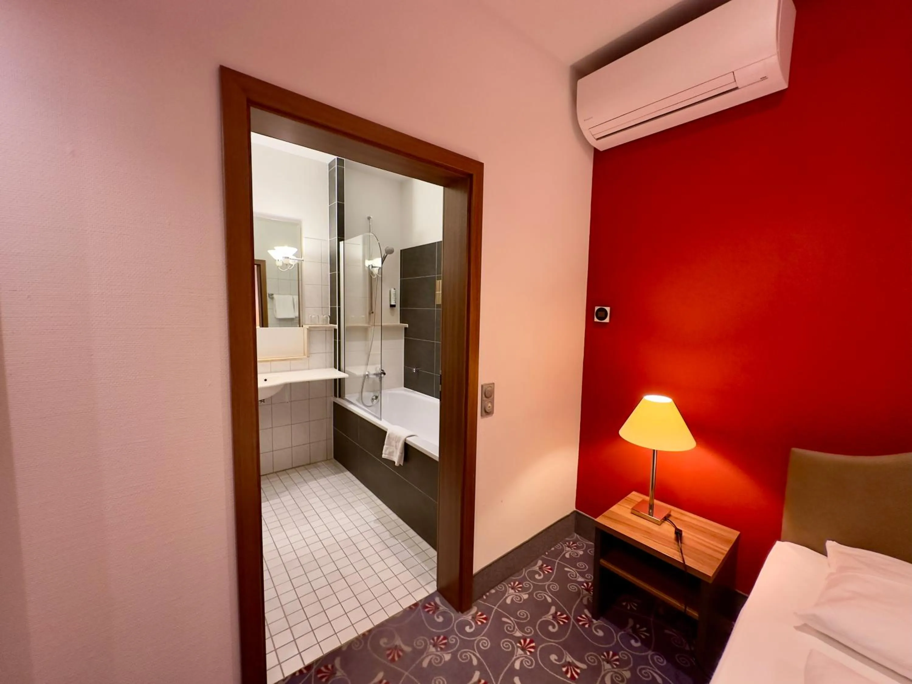 Bed in Prinzhotel Rothenburg